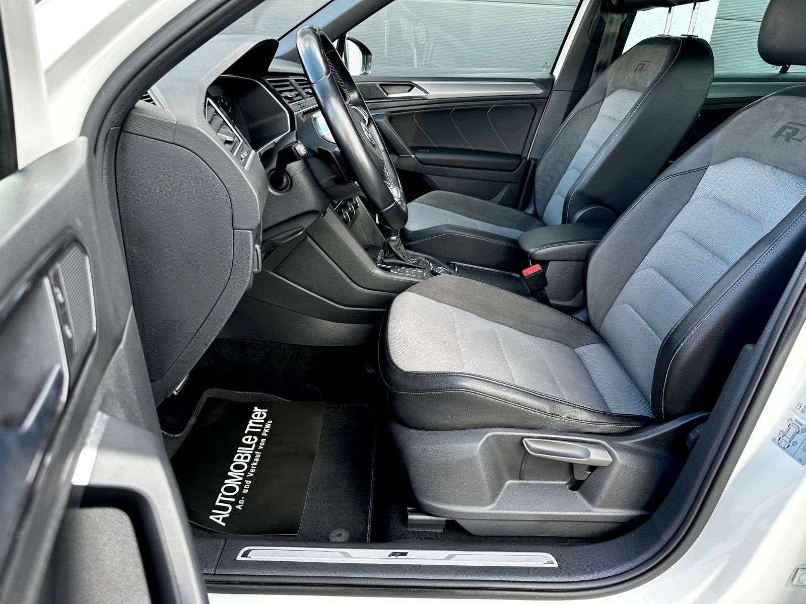Volkswagen Tiguan R line 2.0 TSI DSG 4Motion /LED/ACC/AHK/ - Bild 9 Volkswagen Tiguan R line 2.0 TSI DSG 4Motion /LED/ACC/AHK/ in ORYXWEISS als SUV/Geländewagen/Pickup - Fahrzeugfoto 9