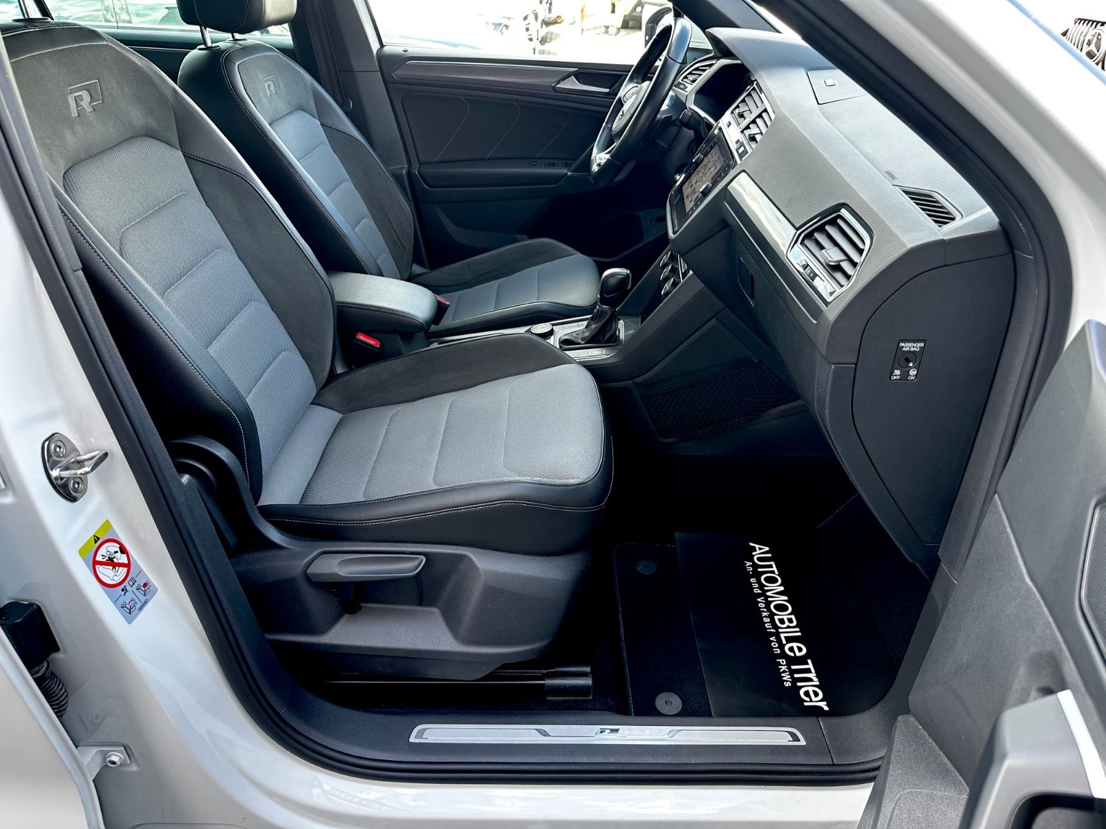 Volkswagen Tiguan R line 2.0 TSI DSG 4Motion /LED/ACC/AHK/ - Bild 11 Volkswagen Tiguan R line 2.0 TSI DSG 4Motion /LED/ACC/AHK/ in ORYXWEISS als SUV/Geländewagen/Pickup - Fahrzeugfoto 11
