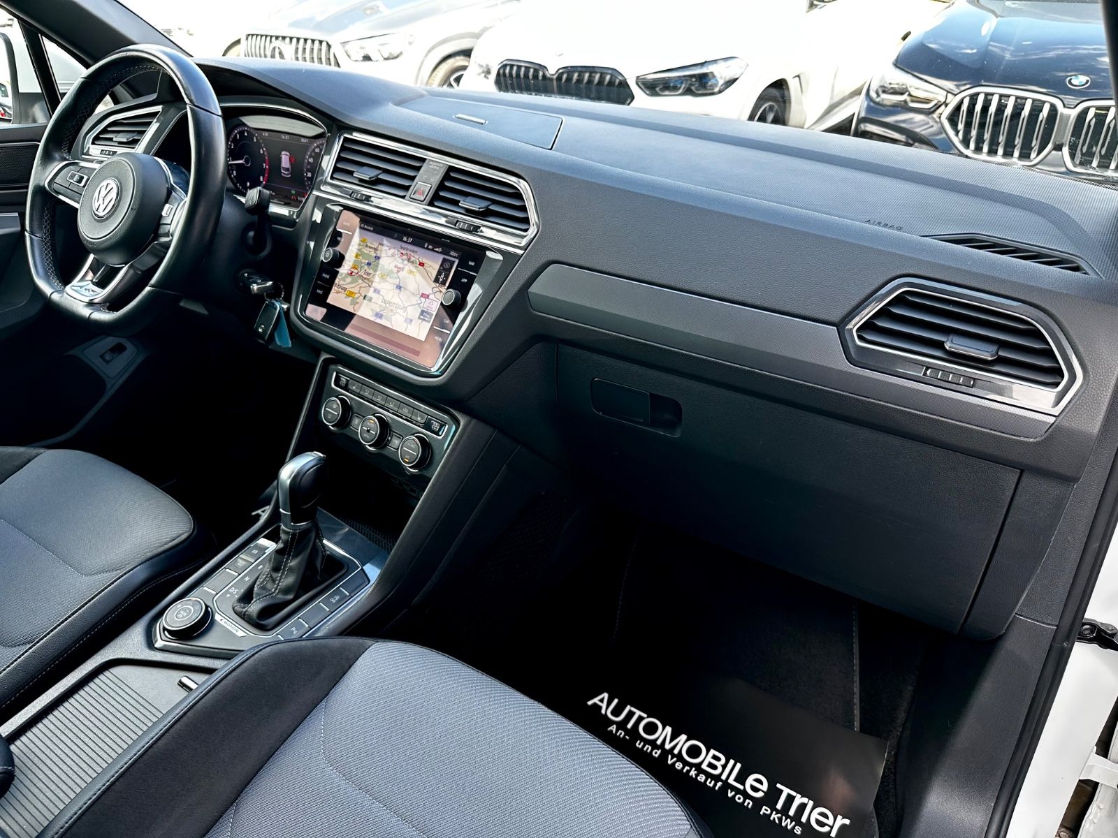 Volkswagen Tiguan R line 2.0 TSI DSG 4Motion /LED/ACC/AHK/ - Bild 12 Volkswagen Tiguan R line 2.0 TSI DSG 4Motion /LED/ACC/AHK/ in ORYXWEISS als SUV/Geländewagen/Pickup - Fahrzeugfoto 12