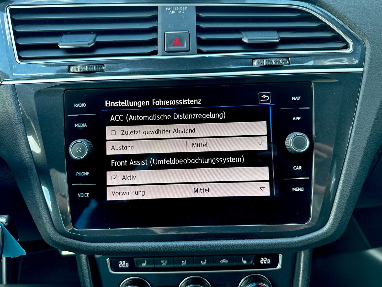 Volkswagen Tiguan R line 2.0 TSI DSG 4Motion /LED/ACC/AHK/ - Bild 20 Volkswagen Tiguan R line 2.0 TSI DSG 4Motion /LED/ACC/AHK/ in ORYXWEISS als SUV/Geländewagen/Pickup - Fahrzeugfoto 20