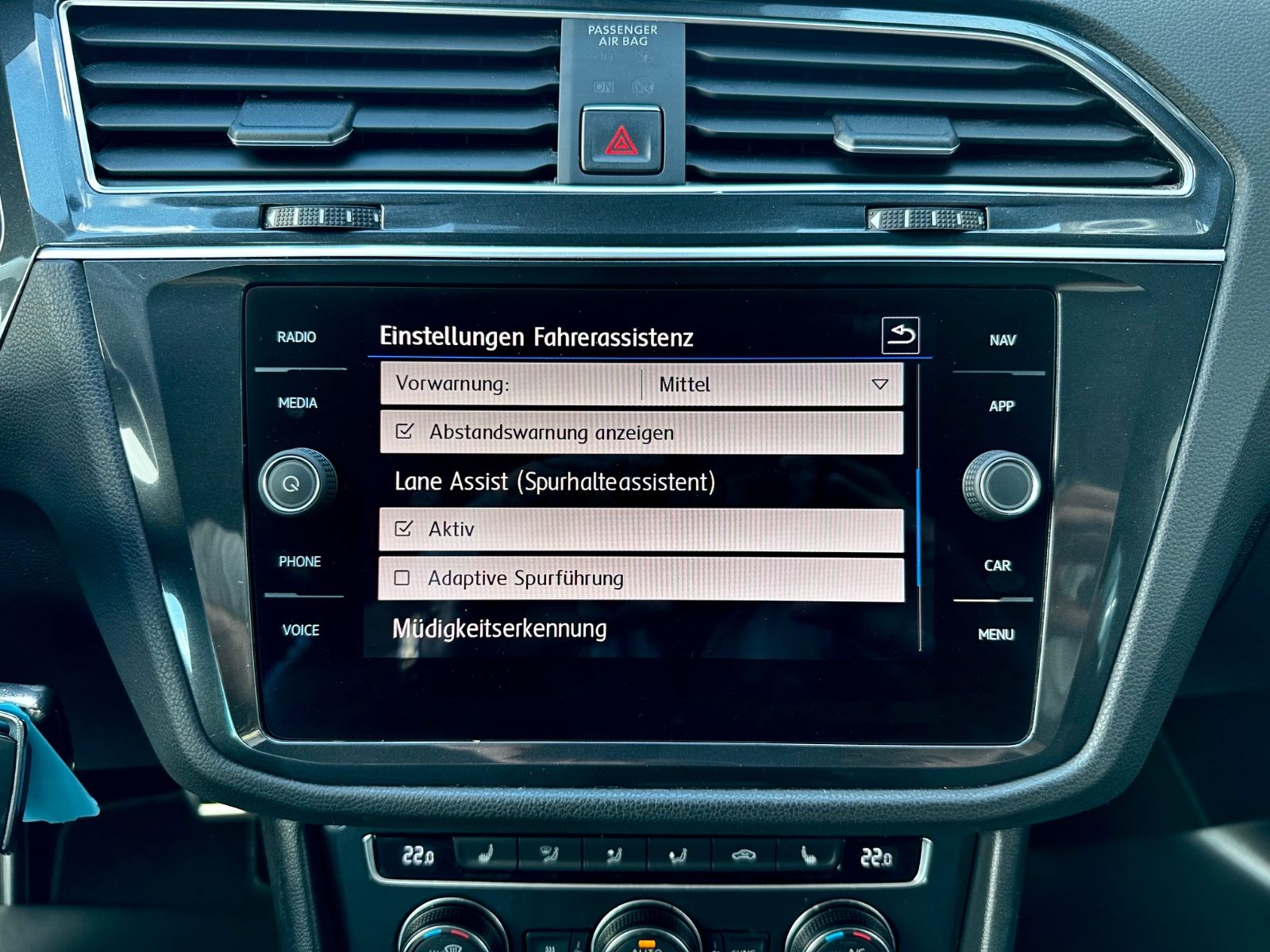 Volkswagen Tiguan R line 2.0 TSI DSG 4Motion /LED/ACC/AHK/ - Bild 22 Volkswagen Tiguan R line 2.0 TSI DSG 4Motion /LED/ACC/AHK/ in ORYXWEISS als SUV/Geländewagen/Pickup - Fahrzeugfoto 22