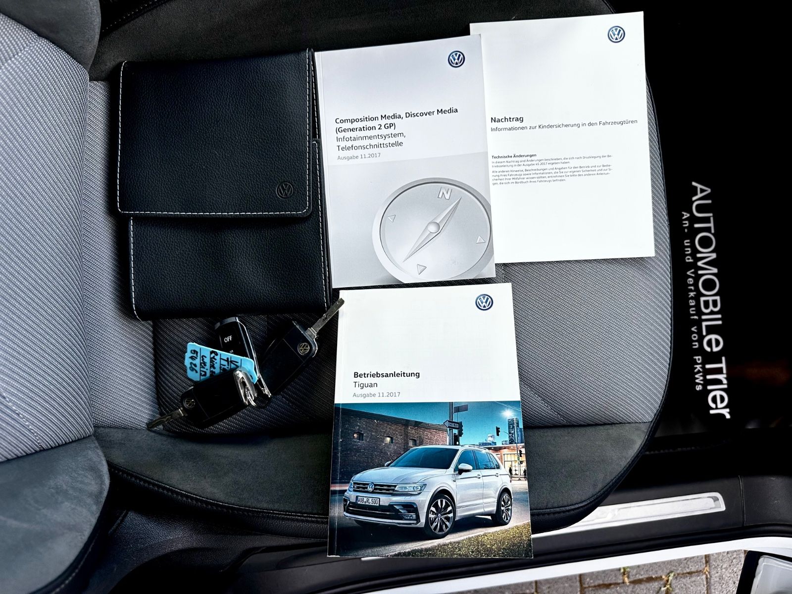 Volkswagen Tiguan R line 2.0 TSI DSG 4Motion /LED/ACC/AHK/ - Bild 28 Volkswagen Tiguan R line 2.0 TSI DSG 4Motion /LED/ACC/AHK/ in ORYXWEISS als SUV/Geländewagen/Pickup - Fahrzeugfoto 28