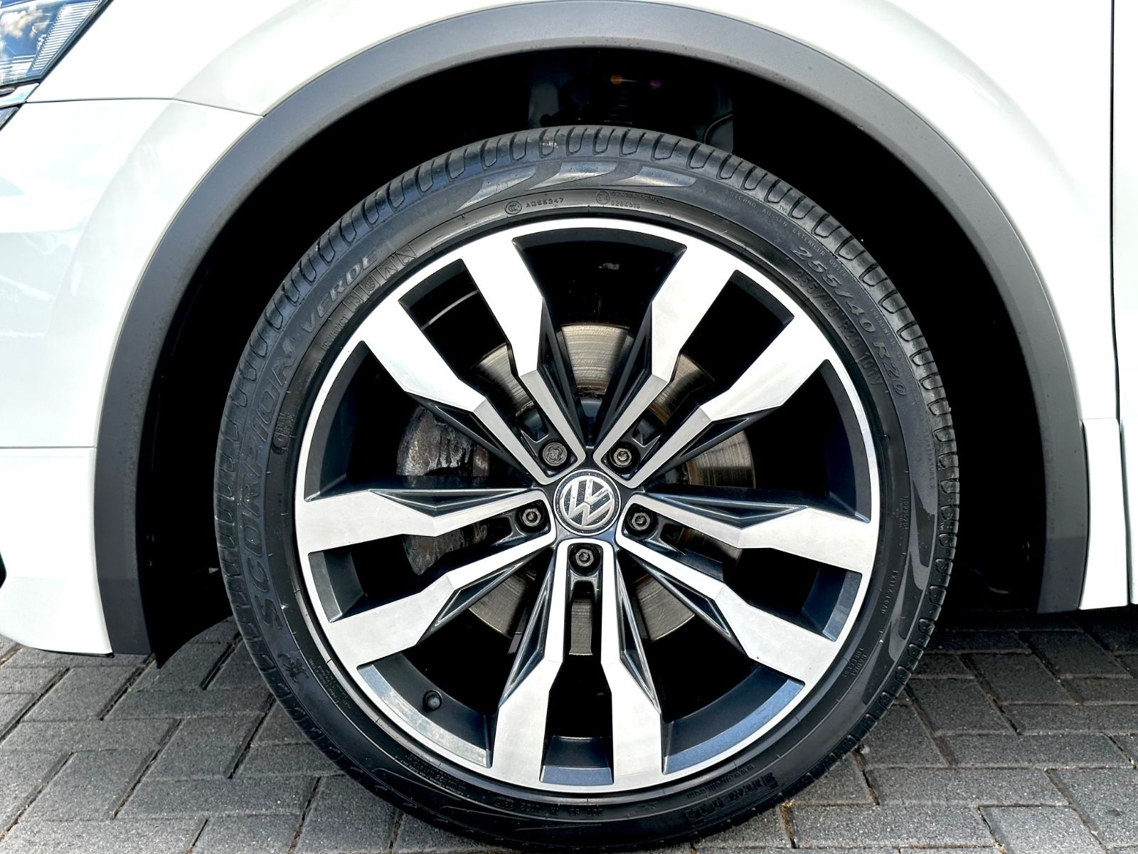 Volkswagen Tiguan R line 2.0 TSI DSG 4Motion /LED/ACC/AHK/ - Bild 31 Volkswagen Tiguan R line 2.0 TSI DSG 4Motion /LED/ACC/AHK/ in ORYXWEISS als SUV/Geländewagen/Pickup - Fahrzeugfoto 31