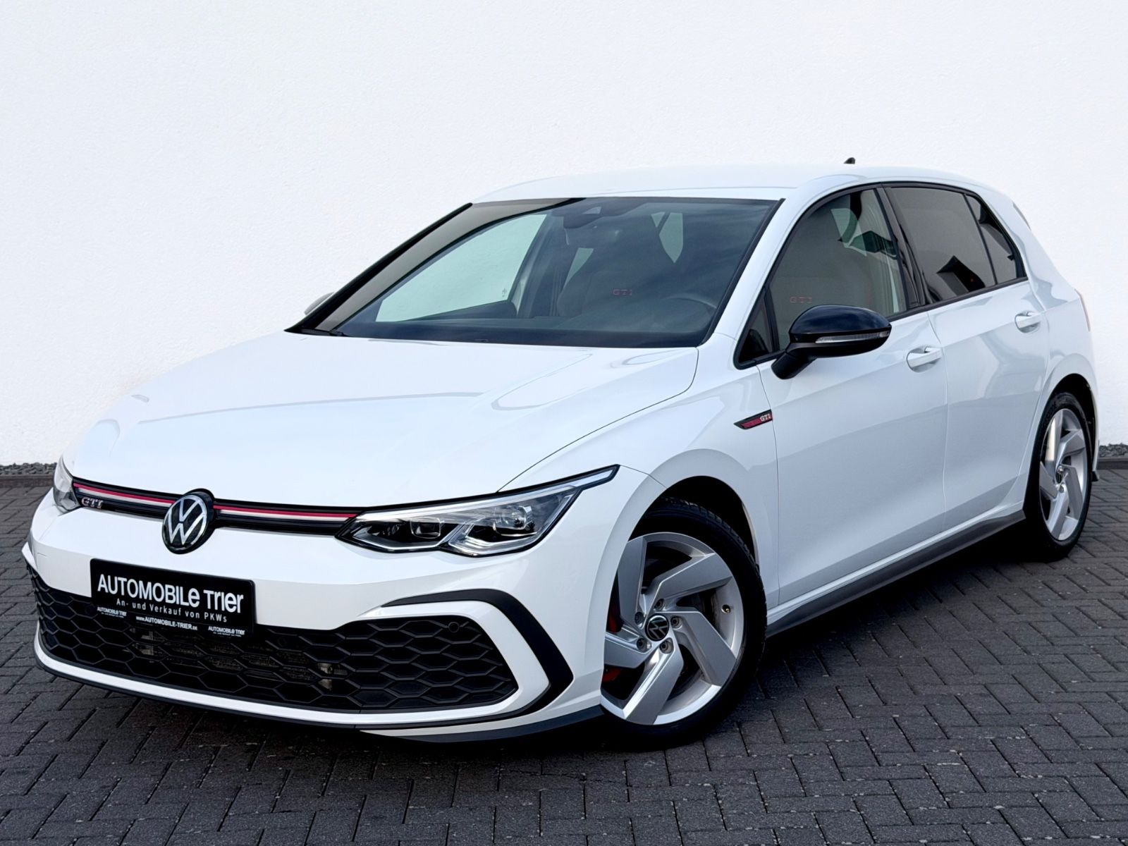 Volkswagen Golf 8 Lim. GTI /DSG/NAVI/LED/1.HAND/GARANTIE/ in Weiß als Limousine - Fahrzeugfoto 1
