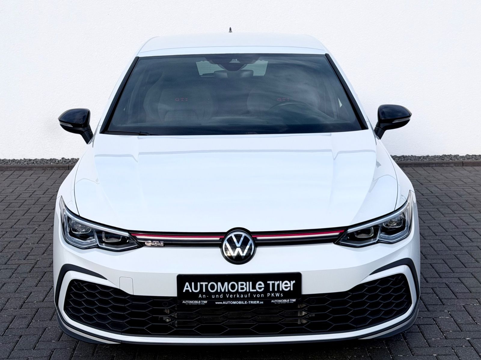 Volkswagen Golf 8 Lim. GTI /DSG/NAVI/LED/1.HAND/GARANTIE/ - Bild 2 Volkswagen Golf 8 Lim. GTI /DSG/NAVI/LED/1.HAND/GARANTIE/ in PURE WHITE als Limousine - Fahrzeugfoto 2