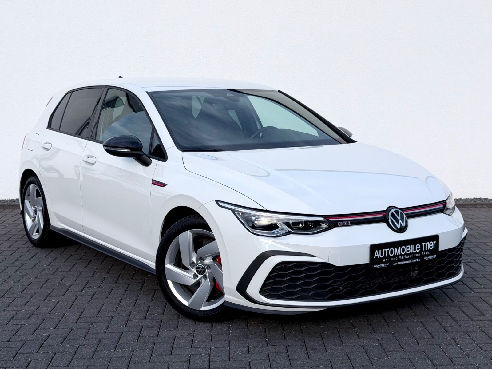 Volkswagen Golf 8 Lim. GTI /DSG/NAVI/LED/1.HAND/GARANTIE/ - Bild 3 Volkswagen Golf 8 Lim. GTI /DSG/NAVI/LED/1.HAND/GARANTIE/ in PURE WHITE als Limousine - Fahrzeugfoto 3