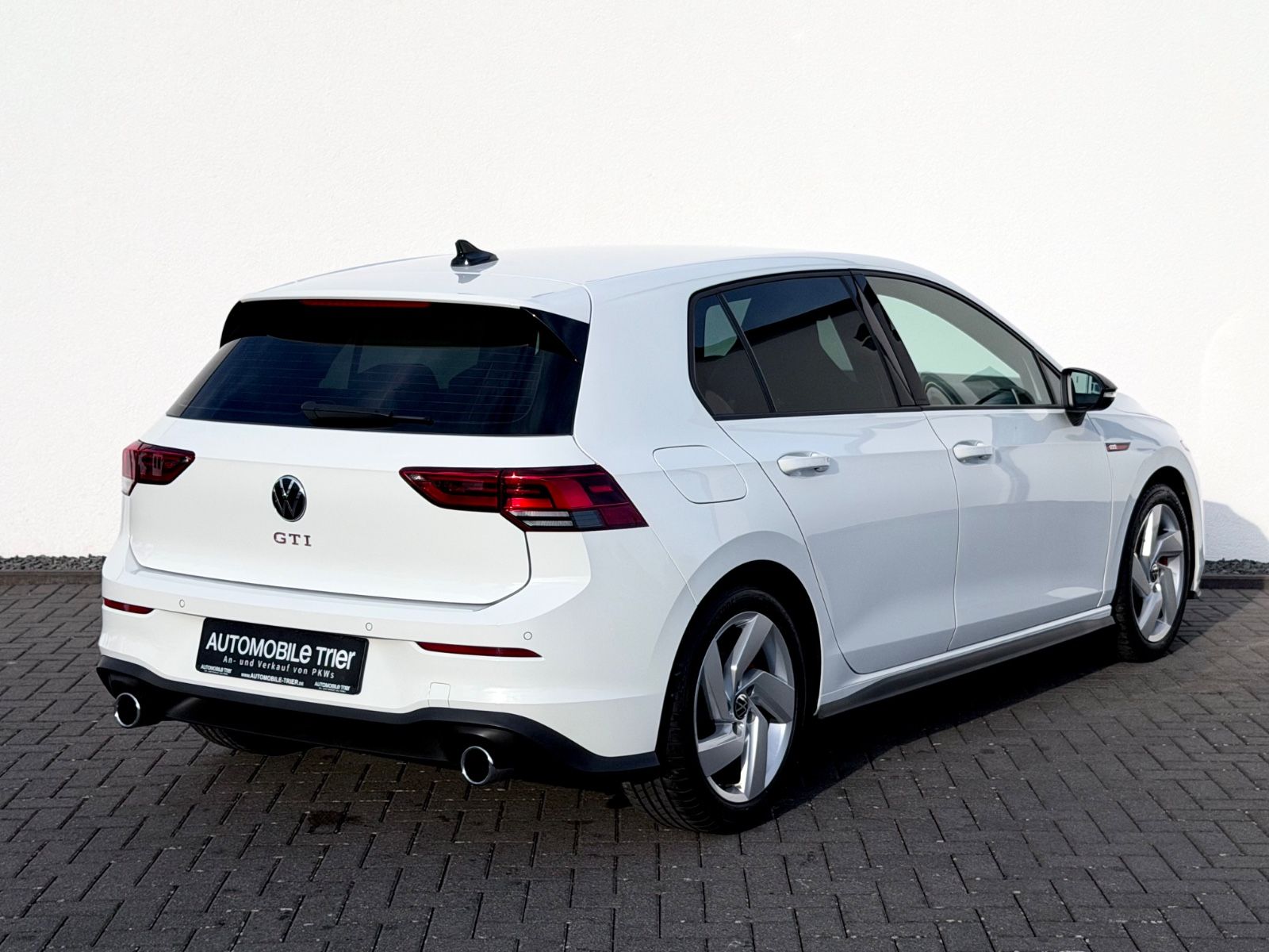 Volkswagen Golf 8 Lim. GTI /DSG/NAVI/LED/1.HAND/GARANTIE/ - Bild 5 Volkswagen Golf 8 Lim. GTI /DSG/NAVI/LED/1.HAND/GARANTIE/ in PURE WHITE als Limousine - Fahrzeugfoto 5