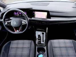 Volkswagen Golf 8 Lim. GTI /DSG/NAVI/LED/1.HAND/GARANTIE/ in Weiß als Limousine - Fahrzeugfoto 11