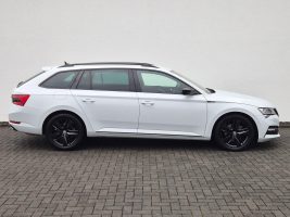 Skoda Superb Combi Sportline 2.0 TSI DSG / / 1.HAND // in Weiß als Kombi - Fahrzeugfoto 4