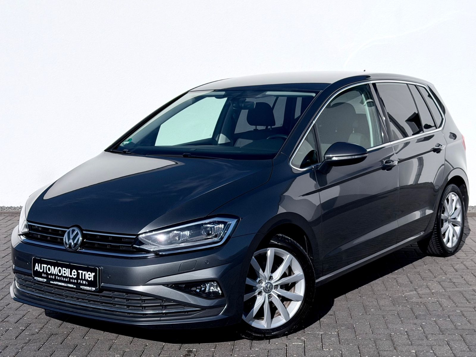 Volkswagen Golf Sportsvan Highline 1.5 TSI DSG /GARANTIE/ in Grau als Van/Minibus - Fahrzeugfoto 1