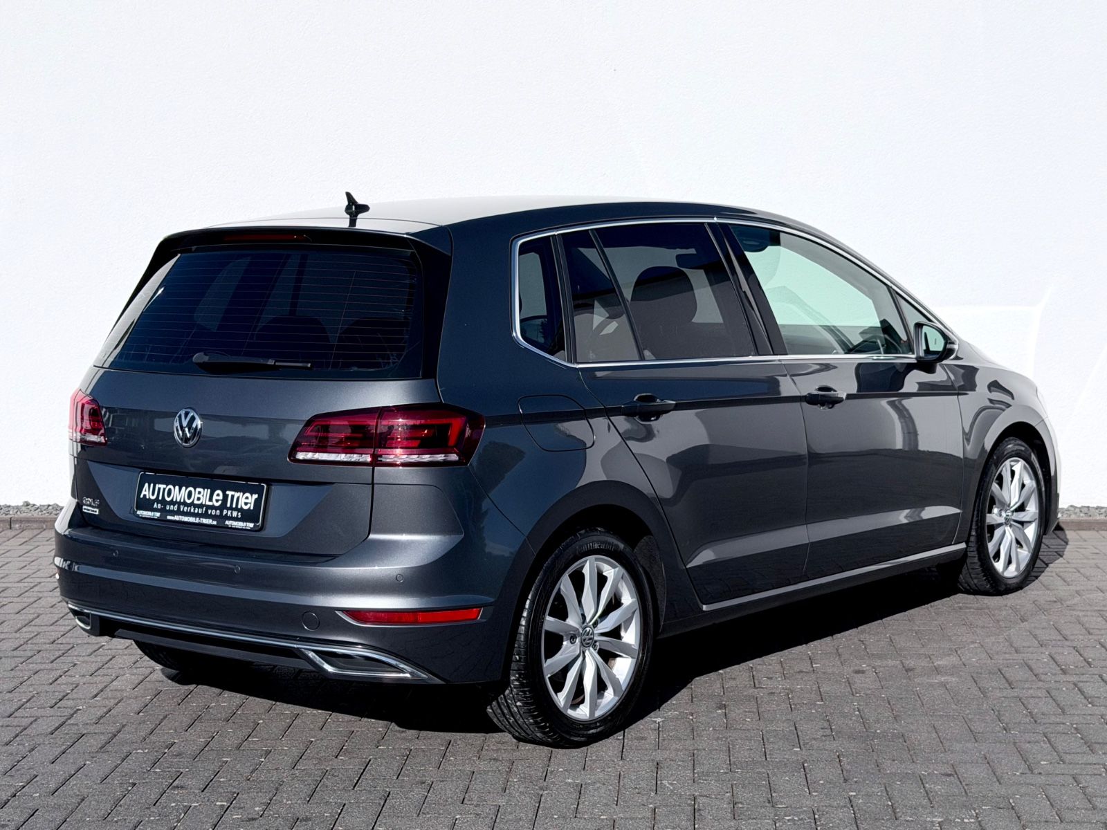 Volkswagen Golf Sportsvan Highline 1.5 TSI DSG /GARANTIE/ - Bild 4 Volkswagen Golf Sportsvan Highline 1.5 TSI DSG /GARANTIE/ in INDIUMGRAU als Van/Minibus - Fahrzeugfoto 4