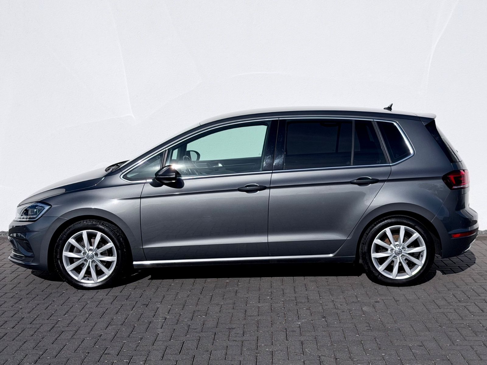Volkswagen Golf Sportsvan Highline 1.5 TSI DSG /GARANTIE/ - Bild 7 Volkswagen Golf Sportsvan Highline 1.5 TSI DSG /GARANTIE/ in INDIUMGRAU als Van/Minibus - Fahrzeugfoto 7