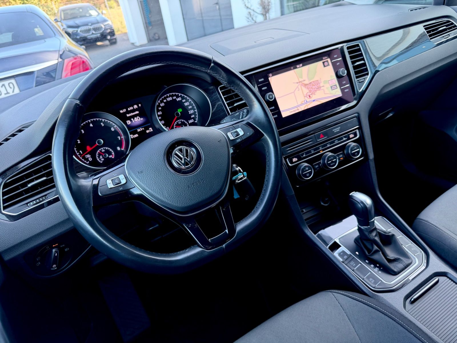 Volkswagen Golf Sportsvan Highline 1.5 TSI DSG /GARANTIE / - Bild 9 Volkswagen Golf Sportsvan Highline 1.5 TSI DSG /GARANTIE / in INDIUMGRAU als Van/Minibus - Fahrzeugfoto 9