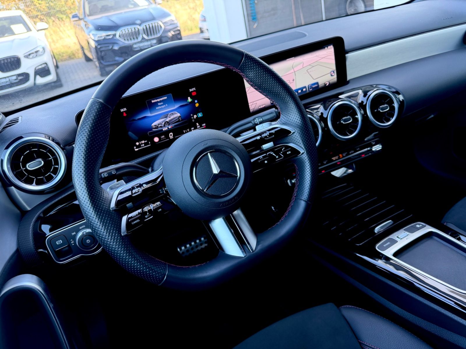 Mercedes-Benz A 220d Amg Line /NAVI/LED/CAM/BURMESTER/1.HAND/ - Bild 10 Mercedes-Benz A 220d Amg Line /NAVI/LED/CAM/BURMESTER/1.HAND/ in MOUNTAINGRAU als Limousine - Fahrzeugfoto 10