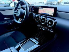 Mercedes-Benz A 220d Amg Line /NAVI/LED/CAM/BURMESTER/1.HAND/ in Grau als Limousine - Fahrzeugfoto 11