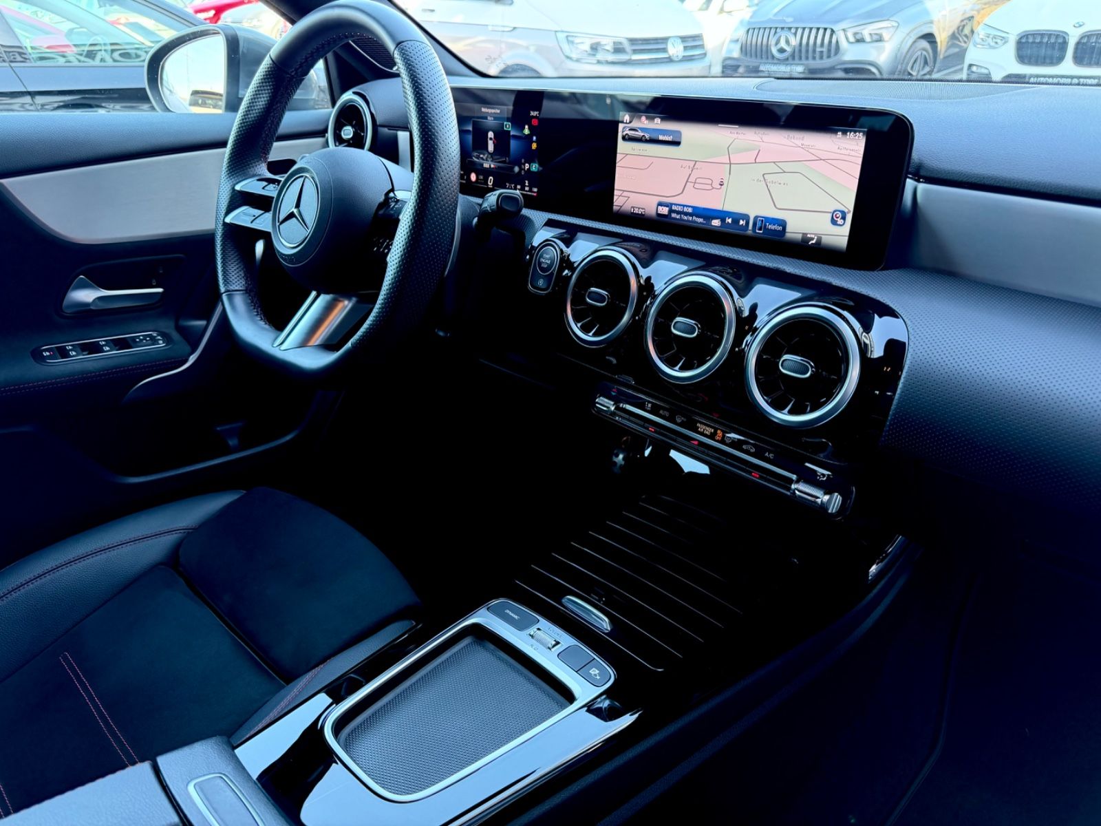 Mercedes-Benz A 220d Amg Line /NAVI/LED/CAM/BURMESTER/1.HAND/ - Bild 11 Mercedes-Benz A 220d Amg Line /NAVI/LED/CAM/BURMESTER/1.HAND/ in MOUNTAINGRAU als Limousine - Fahrzeugfoto 11