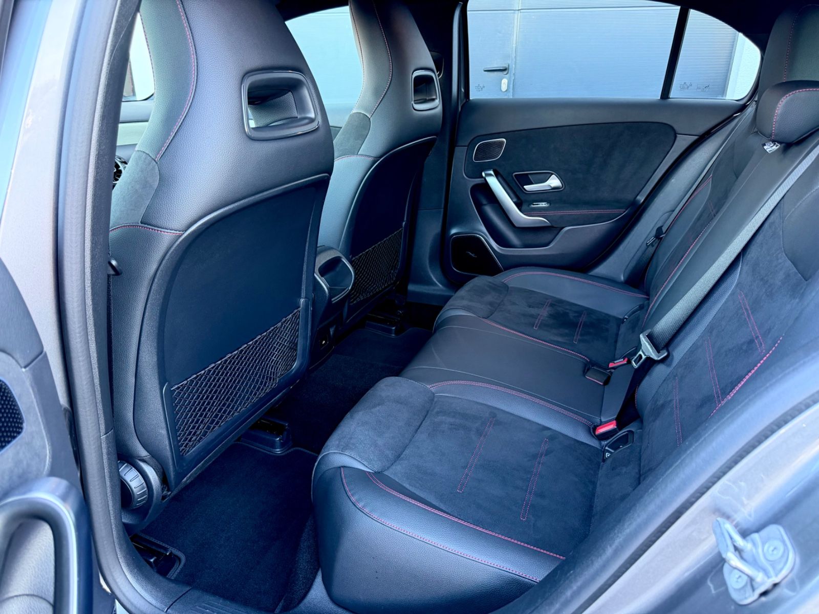 Mercedes-Benz A 220d Amg Line /NAVI/LED/CAM/BURMESTER/1.HAND/ - Bild 13 Mercedes-Benz A 220d Amg Line /NAVI/LED/CAM/BURMESTER/1.HAND/ in MOUNTAINGRAU als Limousine - Fahrzeugfoto 13