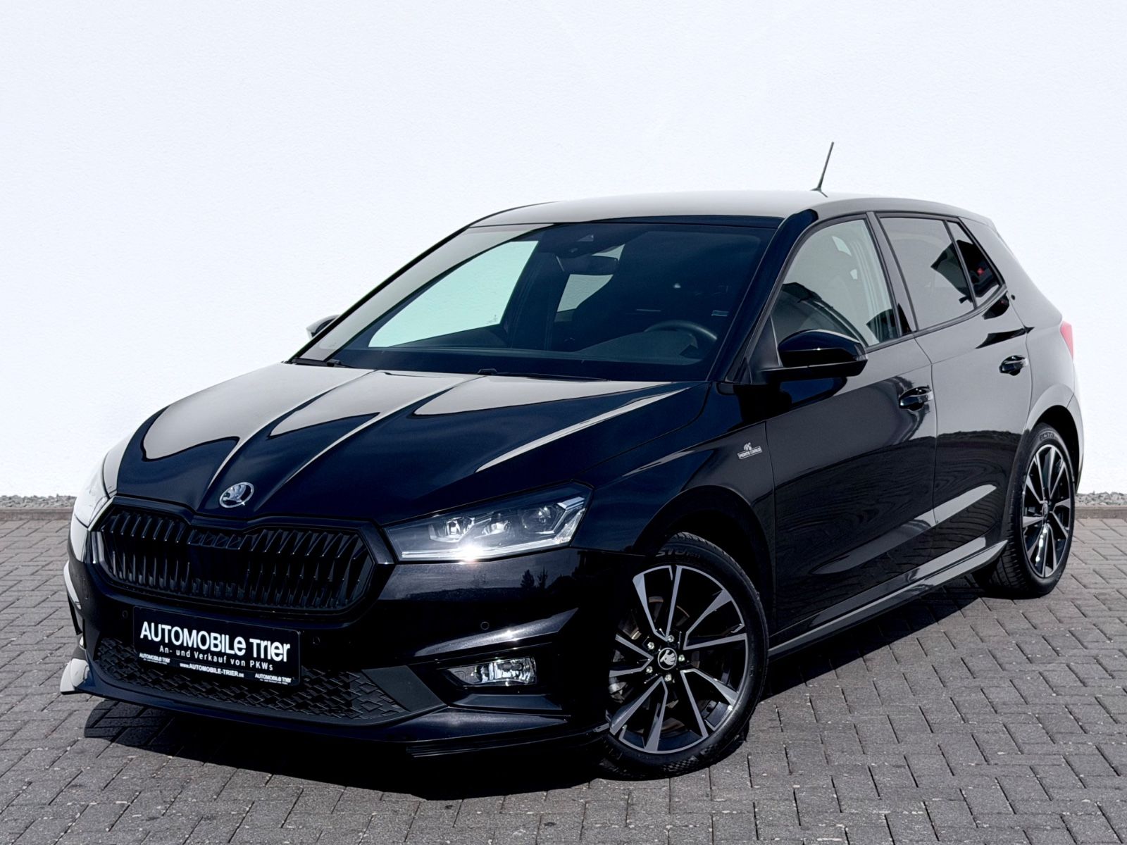 Skoda Fabia Monte Carlo /DSG/LED/ACC/CAM/1.HAND/GARANT in Schwarz als Kleinwagen - Fahrzeugfoto 1