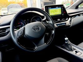 Toyota C-HR Hybrid Black Edition /ACC/CAM/AHK/GARANTIE/ in Rot als SUV/Geländewagen/Pickup - Fahrzeugfoto 10