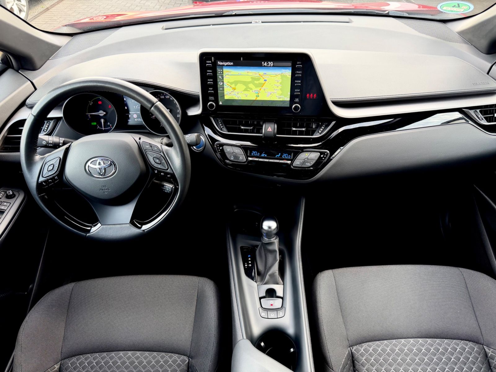 Toyota C-HR Hybrid Black Edition /ACC/CAM/AHK/GARANTIE/ - Bild 11 Toyota C-HR Hybrid Black Edition /ACC/CAM/AHK/GARANTIE/ in Rot als SUV/Geländewagen/Pickup - Fahrzeugfoto 11