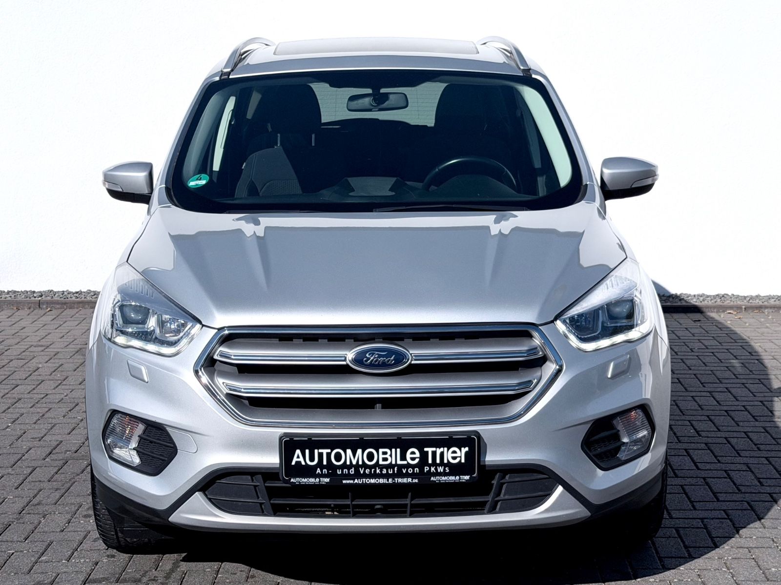 Ford Kuga 1.5 4x4 /AUTOMATIK/NAVI/PDC/LHZ/GARNATIE/ - Bild 2 Ford Kuga 1.5 4x4 /AUTOMATIK/NAVI/PDC/LHZ/GARNATIE/ als SUV/Geländewagen/Pickup - Fahrzeugfoto 2