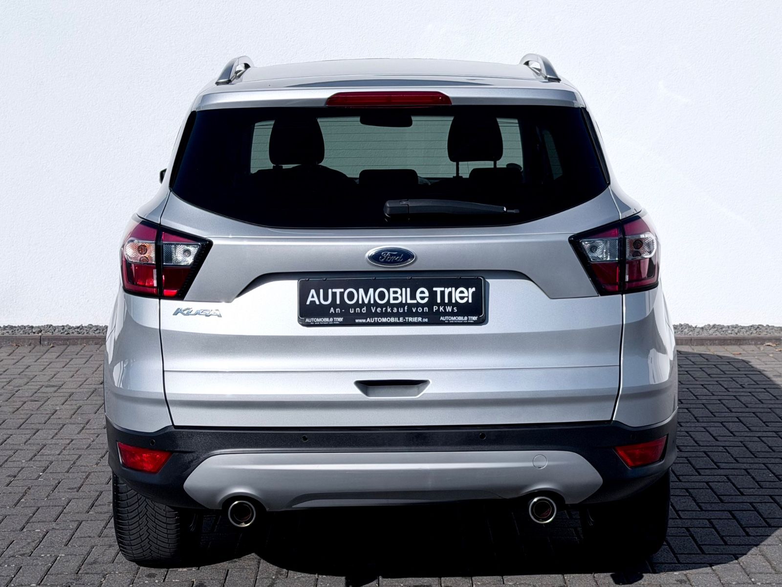 Ford Kuga 1.5 4x4 /AUTOMATIK/NAVI/PDC/LHZ/GARNATIE/ - Bild 6 Ford Kuga 1.5 4x4 /AUTOMATIK/NAVI/PDC/LHZ/GARNATIE/ als SUV/Geländewagen/Pickup - Fahrzeugfoto 6