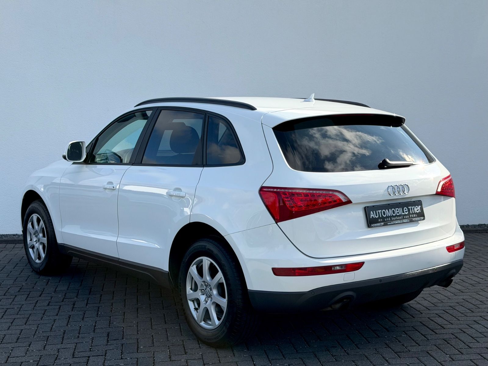 Audi Q5 2.0 TFSI quattro /NAVI/LED/PDC/GARANTIE/ - Bild 7 Audi Q5 2.0 TFSI quattro /NAVI/LED/PDC/GARANTIE/ in Weiß als SUV/Geländewagen/Pickup - Fahrzeugfoto 7