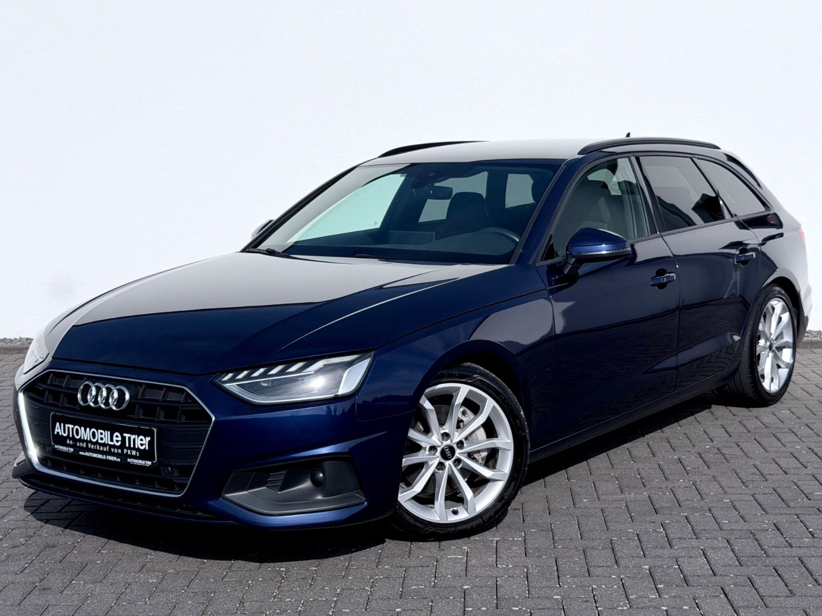 Audi A4 Avant 40 TDI S line /NAVI/LED/1.HAND/GARANTIE in Blau als Kombi - Fahrzeugfoto 1