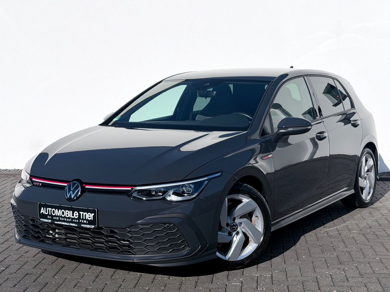 Volkswagen Golf 8 Lim. GTI /NAVI/LED/PDC/SCHALTER/1.HAND/ in Grau als Limousine - Fahrzeugfoto 1