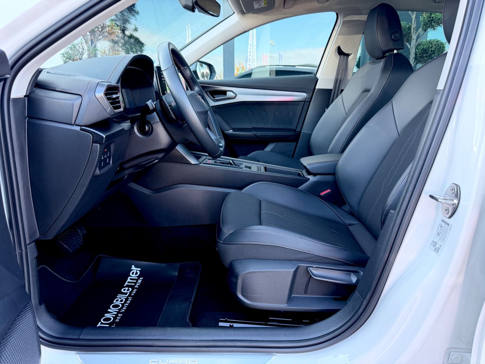 Cupra Formentor 1.4 e-Hybrid /NAVI/LED/ACC/CAM/1.HAND/ - Bild 9 Cupra Formentor 1.4 e-Hybrid /NAVI/LED/ACC/CAM/1.HAND/ in Weiß als SUV/Geländewagen/Pickup - Fahrzeugfoto 9