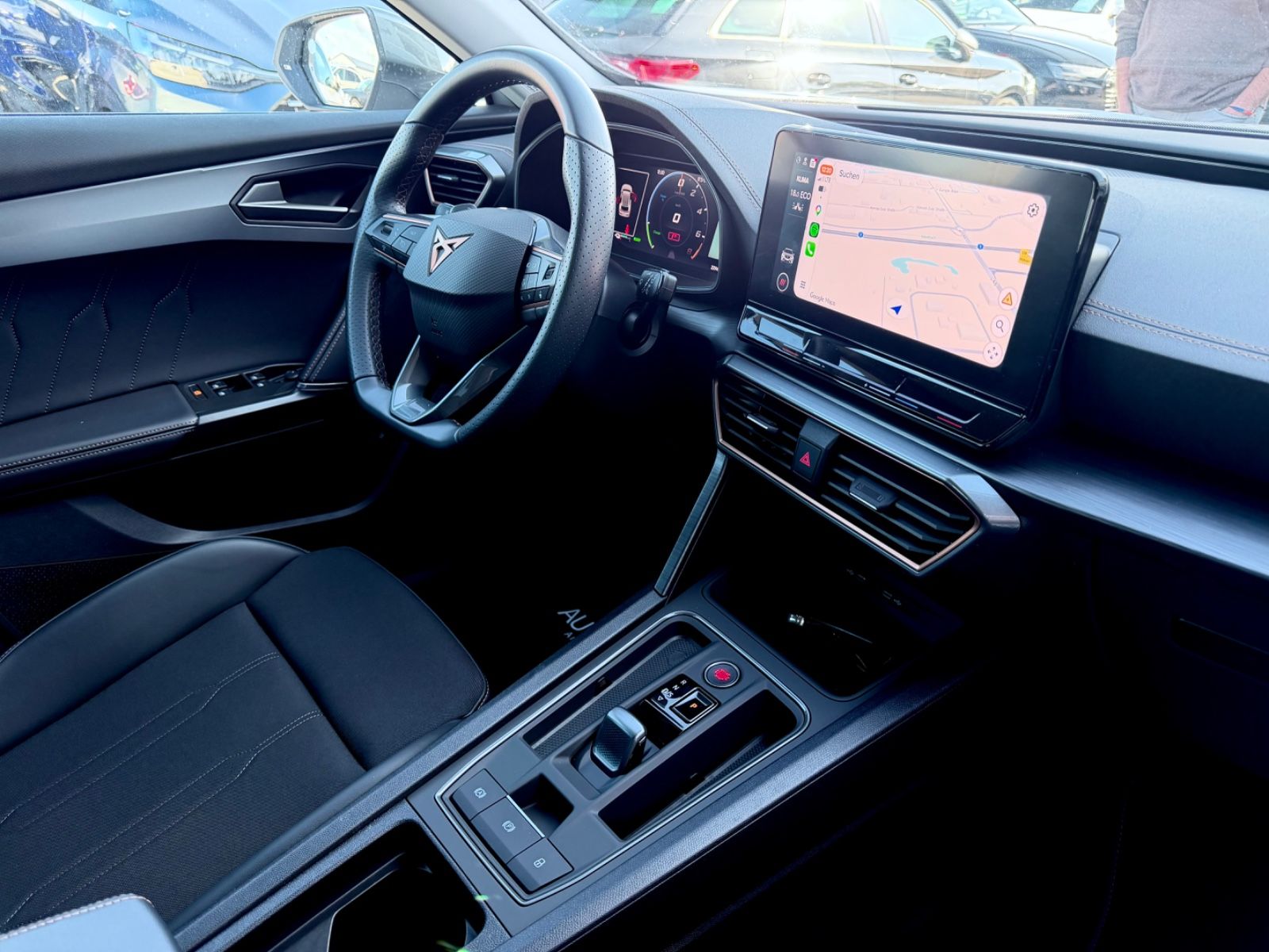 Cupra Formentor 1.4 e-Hybrid /NAVI/LED/ACC/CAM/1.HAND/ - Bild 12 Cupra Formentor 1.4 e-Hybrid /NAVI/LED/ACC/CAM/1.HAND/ in Weiß als SUV/Geländewagen/Pickup - Fahrzeugfoto 12
