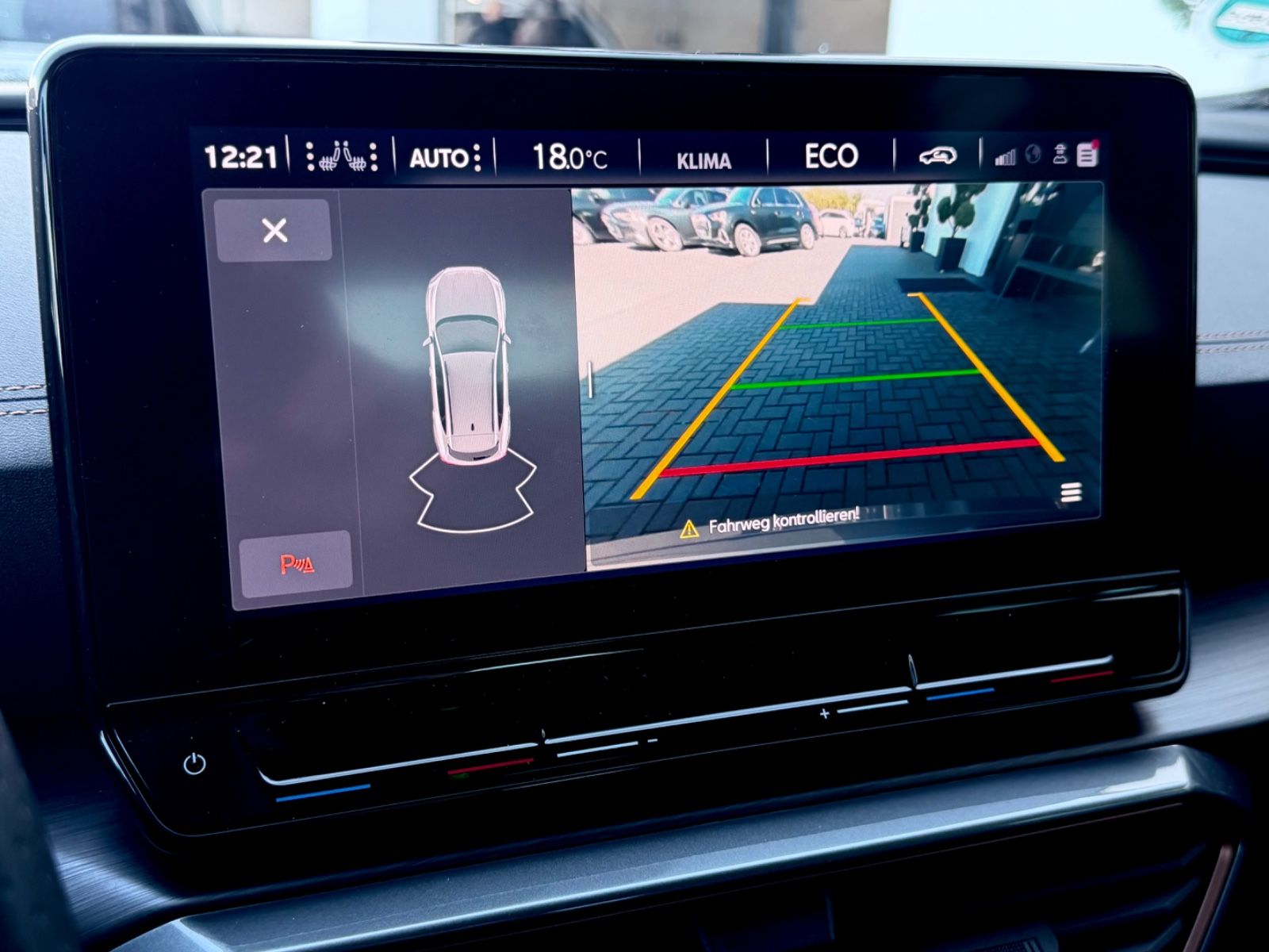 Cupra Formentor 1.4 e-Hybrid /NAVI/LED/ACC/CAM/1.HAND/ - Bild 17 Cupra Formentor 1.4 e-Hybrid /NAVI/LED/ACC/CAM/1.HAND/ in Weiß als SUV/Geländewagen/Pickup - Fahrzeugfoto 17