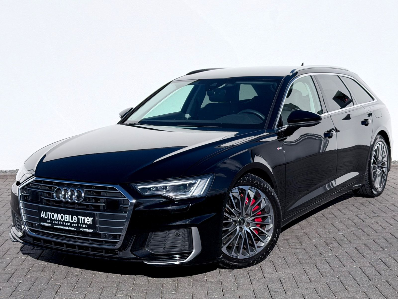 Audi A6 Avant 55 TFSI e quattro S line Sport Plus in Schwarz als Kombi - Fahrzeugfoto 1