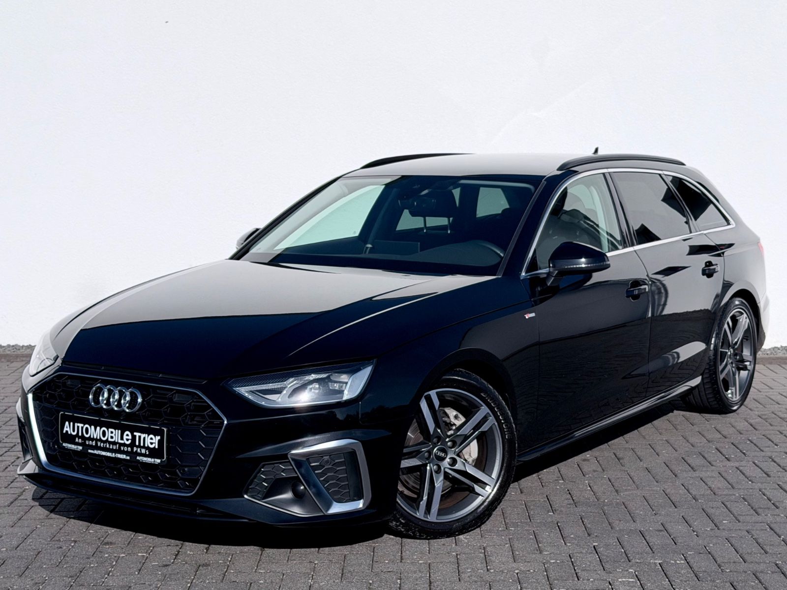 Audi A4 Avant 40 TDI S line /NAVI/LED/CAM/1.HAND/ in Schwarz als Kombi - Fahrzeugfoto 1