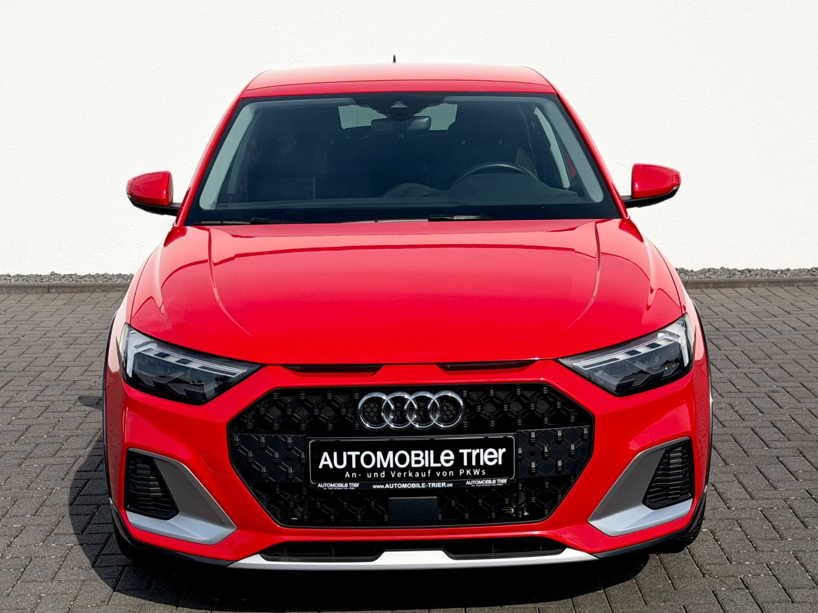 Audi A1 allstreet 30 TFSI /NAVI/LED/CAM/1.HAND/GARANT - Bild 2 Audi A1 allstreet 30 TFSI /NAVI/LED/CAM/1.HAND/GARANT in Misanorot Perleffekt als Kleinwagen - Fahrzeugfoto 2