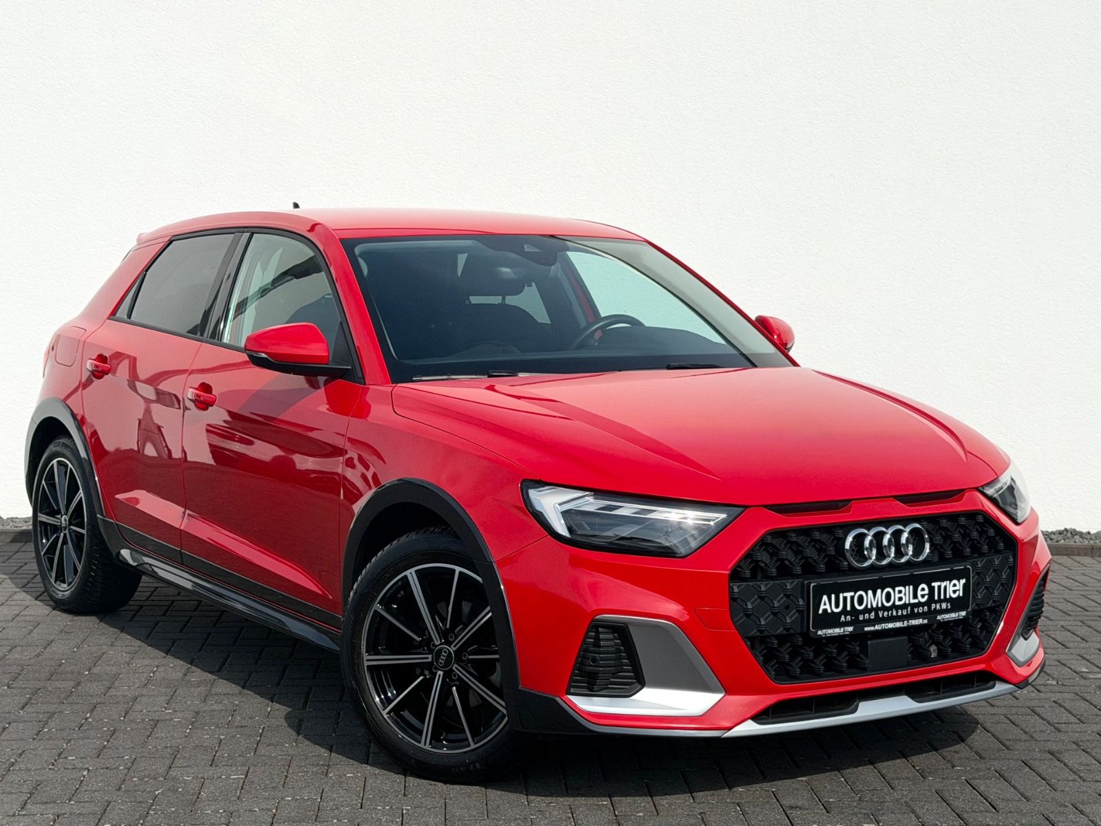 Audi A1 allstreet 30 TFSI /NAVI/LED/CAM/1.HAND/GARANT - Bild 3 Audi A1 allstreet 30 TFSI /NAVI/LED/CAM/1.HAND/GARANT in Misanorot Perleffekt als Kleinwagen - Fahrzeugfoto 3