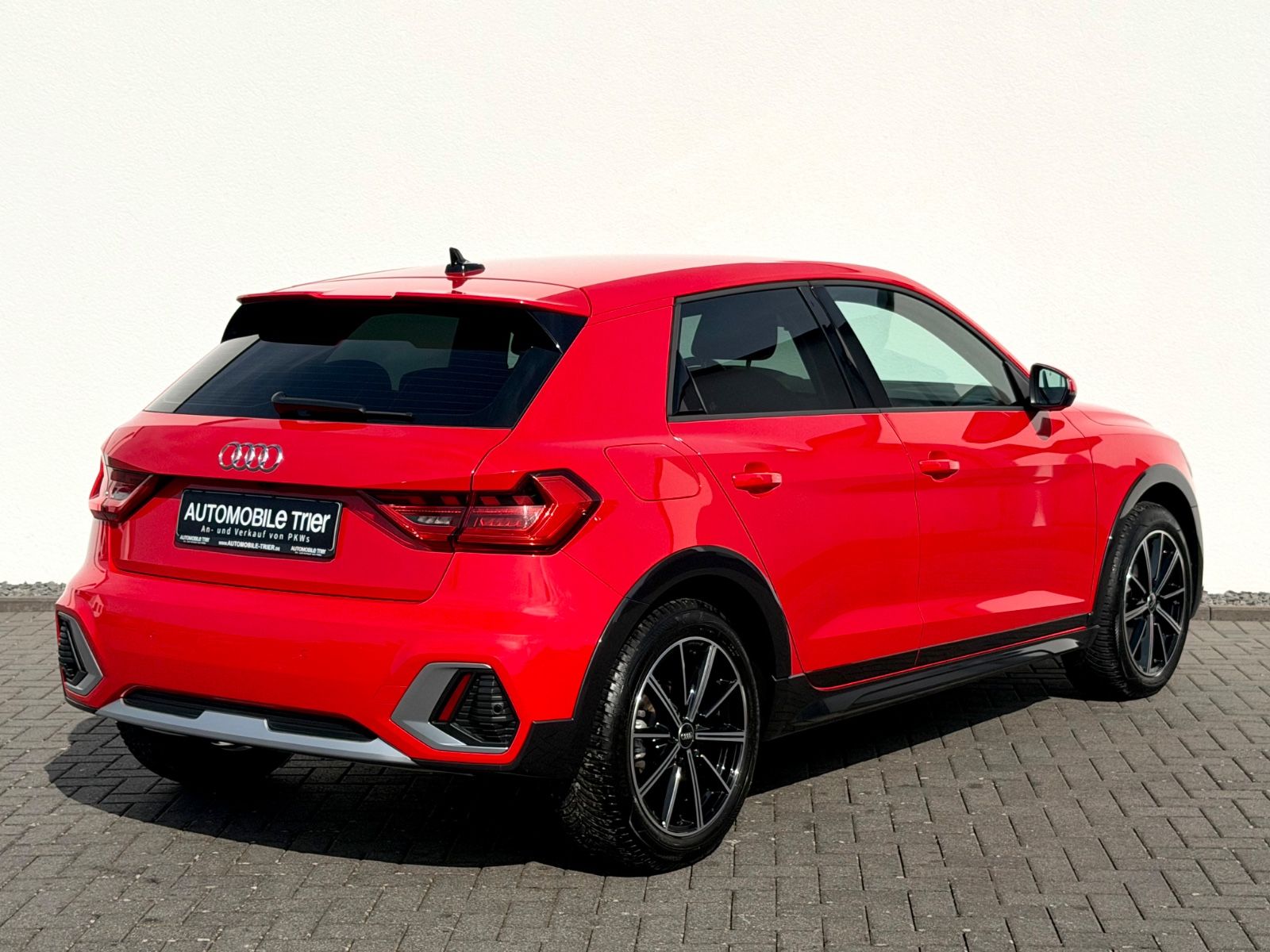 Audi A1 allstreet 30 TFSI /NAVI/LED/CAM/1.HAND/GARANT - Bild 5 Audi A1 allstreet 30 TFSI /NAVI/LED/CAM/1.HAND/GARANT in Misanorot Perleffekt als Kleinwagen - Fahrzeugfoto 5