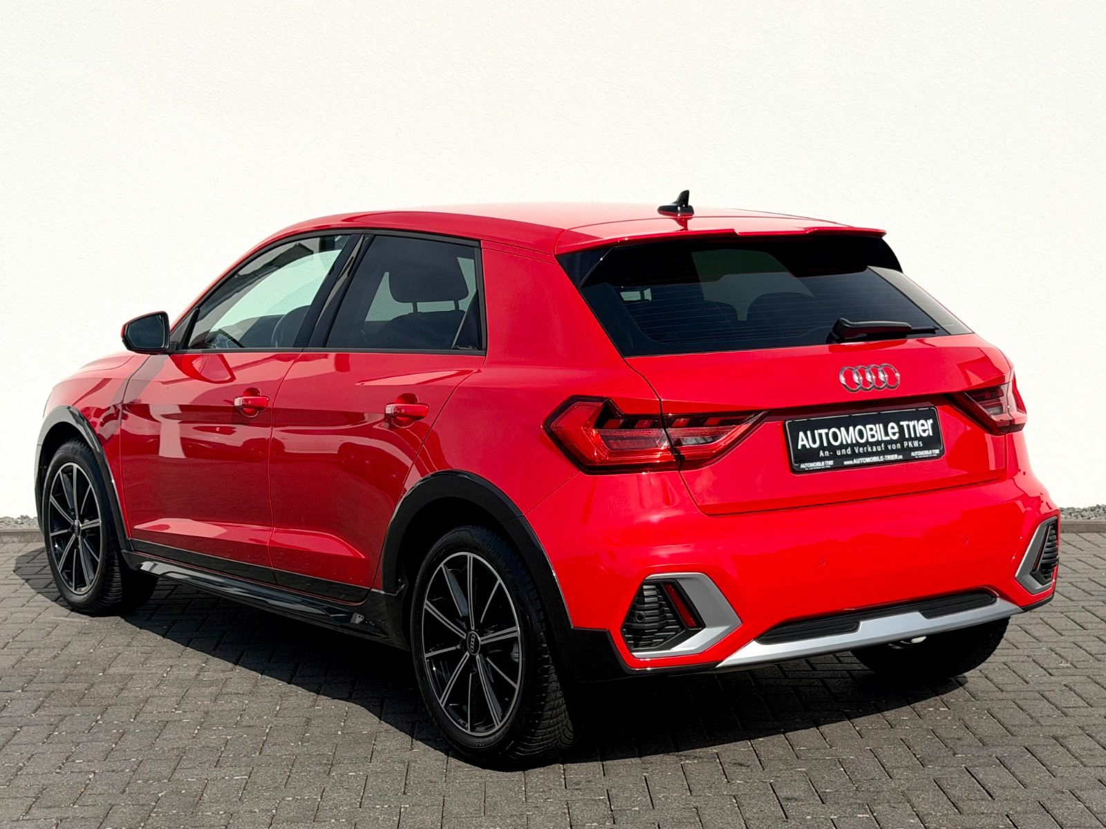 Audi A1 allstreet 30 TFSI /NAVI/LED/CAM/1.HAND/GARANT - Bild 7 Audi A1 allstreet 30 TFSI /NAVI/LED/CAM/1.HAND/GARANT in Misanorot Perleffekt als Kleinwagen - Fahrzeugfoto 7