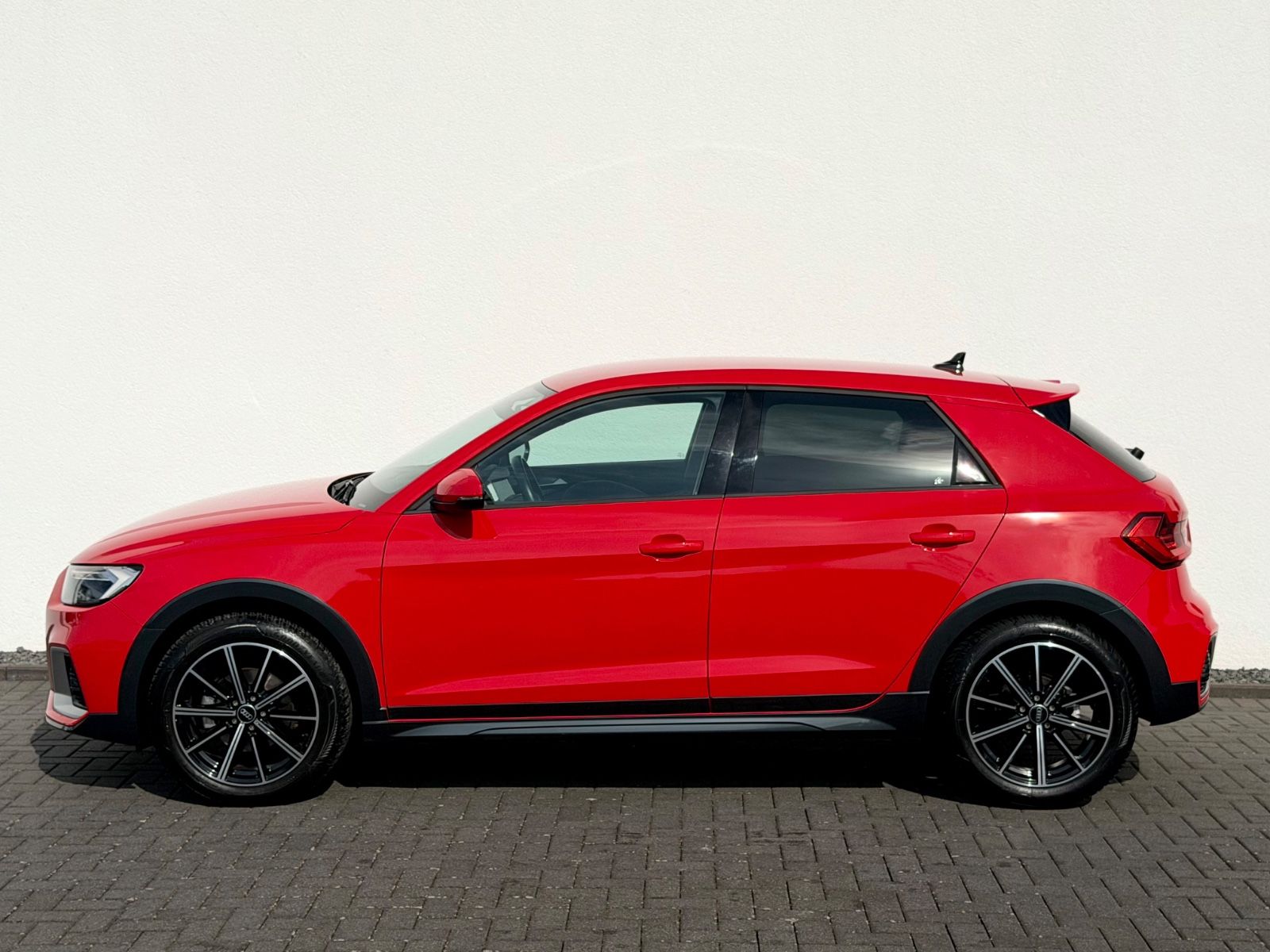 Audi A1 allstreet 30 TFSI /NAVI/LED/CAM/1.HAND/GARANT - Bild 8 Audi A1 allstreet 30 TFSI /NAVI/LED/CAM/1.HAND/GARANT in Misanorot Perleffekt als Kleinwagen - Fahrzeugfoto 8