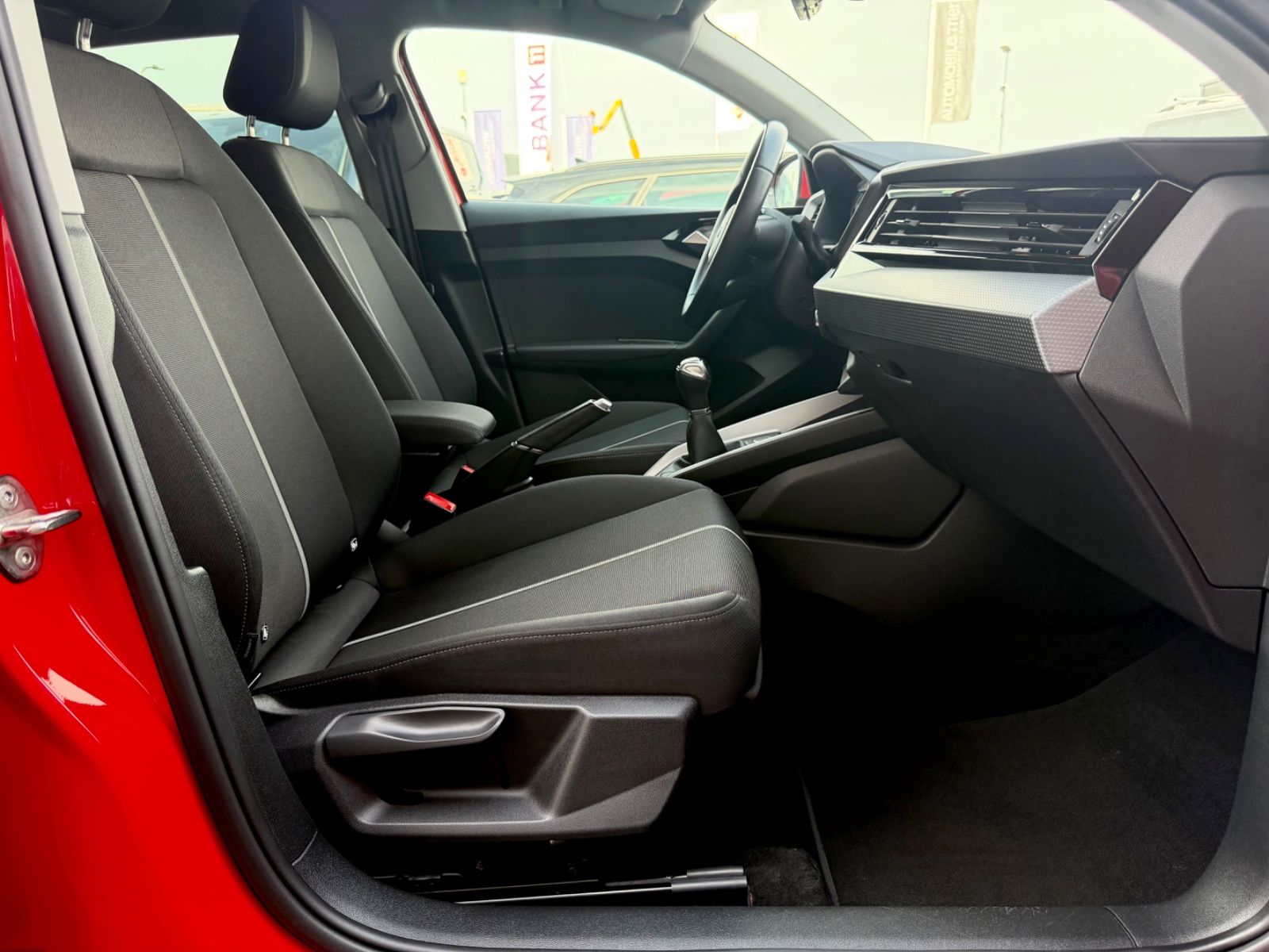 Audi A1 allstreet 30 TFSI /NAVI/LED/CAM/1.HAND/GARANT - Bild 13 Audi A1 allstreet 30 TFSI /NAVI/LED/CAM/1.HAND/GARANT in Misanorot Perleffekt als Kleinwagen - Fahrzeugfoto 13