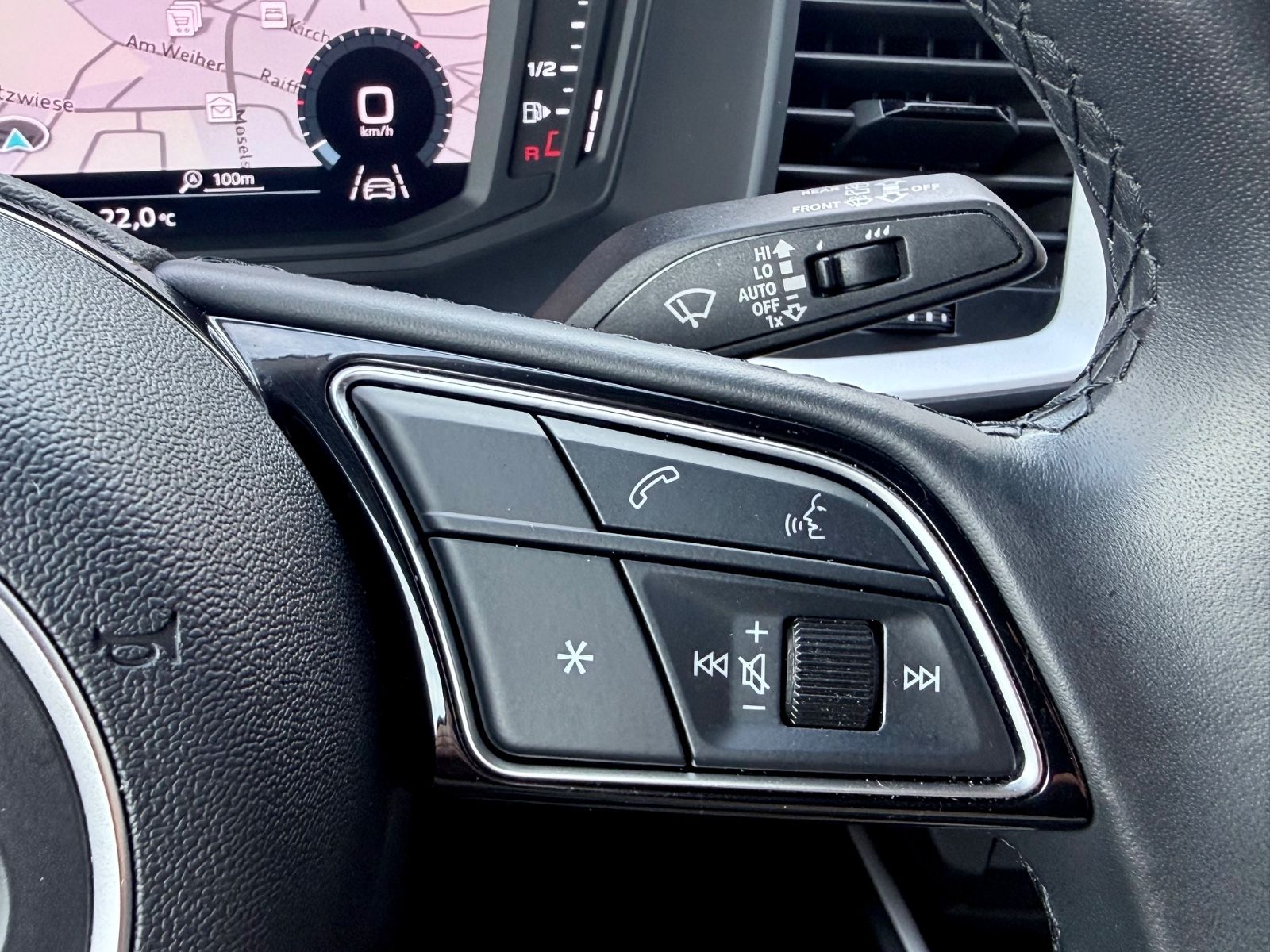 Audi A1 allstreet 30 TFSI /NAVI/LED/CAM/1.HAND/GARANT - Bild 17 Audi A1 allstreet 30 TFSI /NAVI/LED/CAM/1.HAND/GARANT in Misanorot Perleffekt als Kleinwagen - Fahrzeugfoto 17