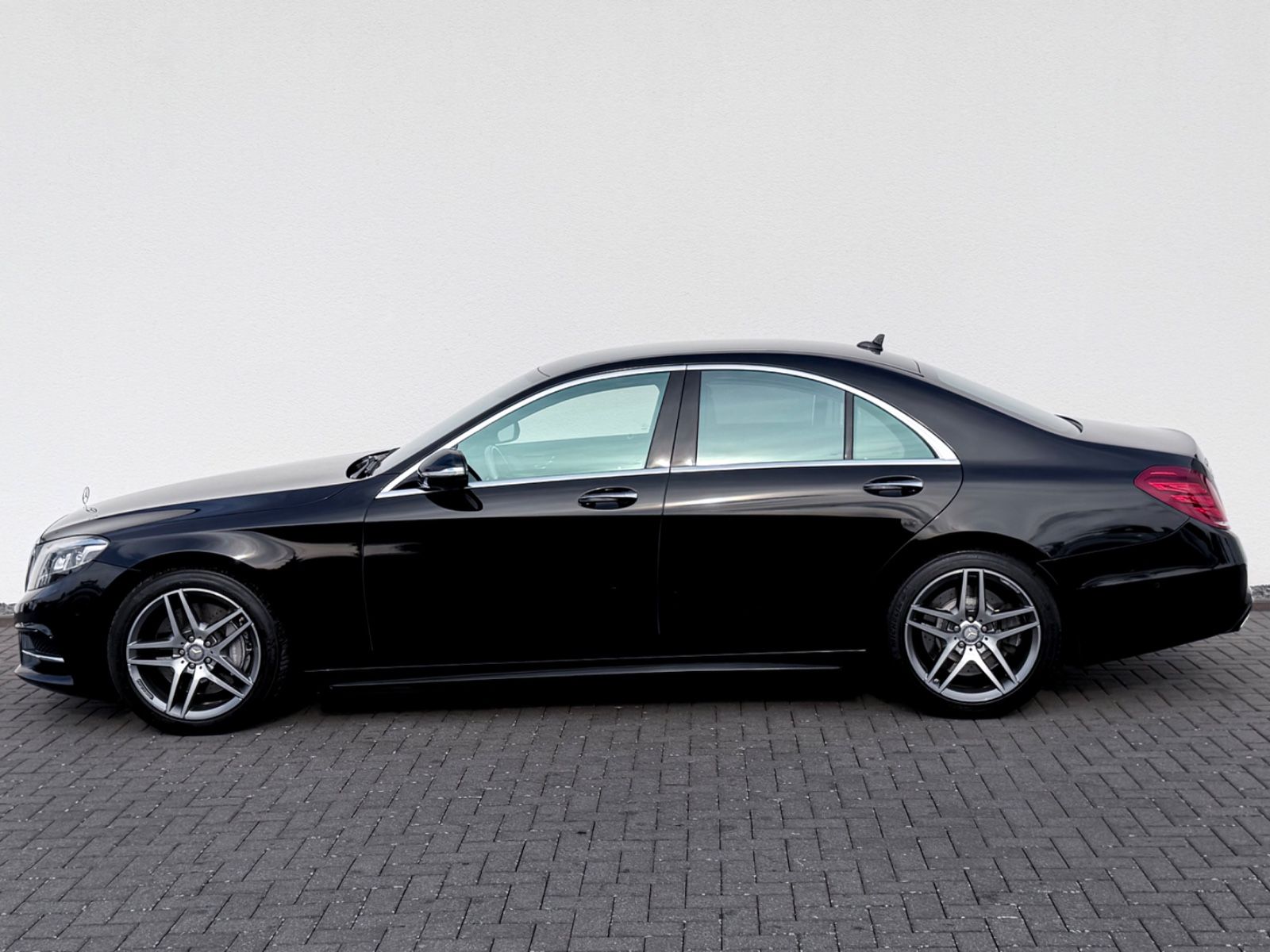 Mercedes-Benz S 500 4Matic Amg Line /NAVI/LED/ACC/CAM/BURMEST/ - Bild 8 Mercedes-Benz S 500 4Matic Amg Line /NAVI/LED/ACC/CAM/BURMEST/ in OBSIDIANSCHWARZ als Limousine - Fahrzeugfoto 8