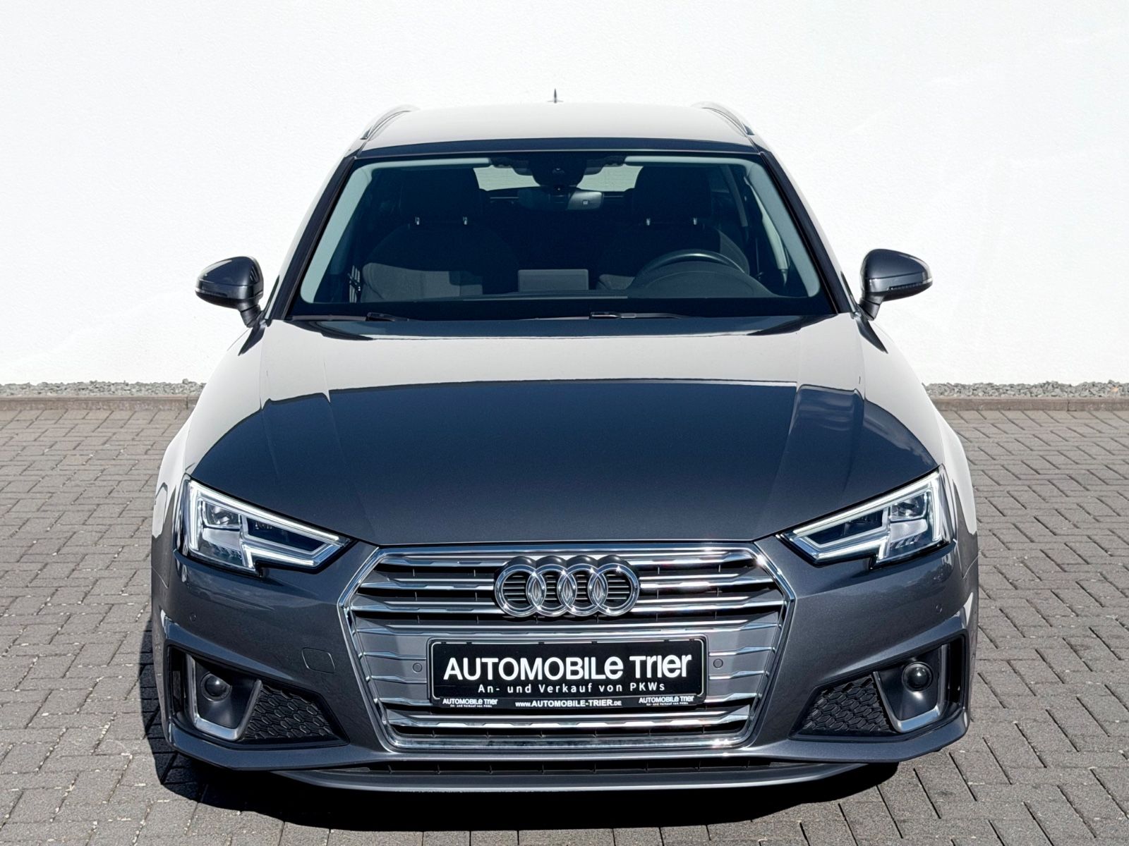 Audi A4 Avant 40 TDI S line /NAVI/LED/1.HAND/GARANTIE - Bild 2 Audi A4 Avant 40 TDI S line /NAVI/LED/1.HAND/GARANTIE in Monsungrau Metallic als Kombi - Fahrzeugfoto 2