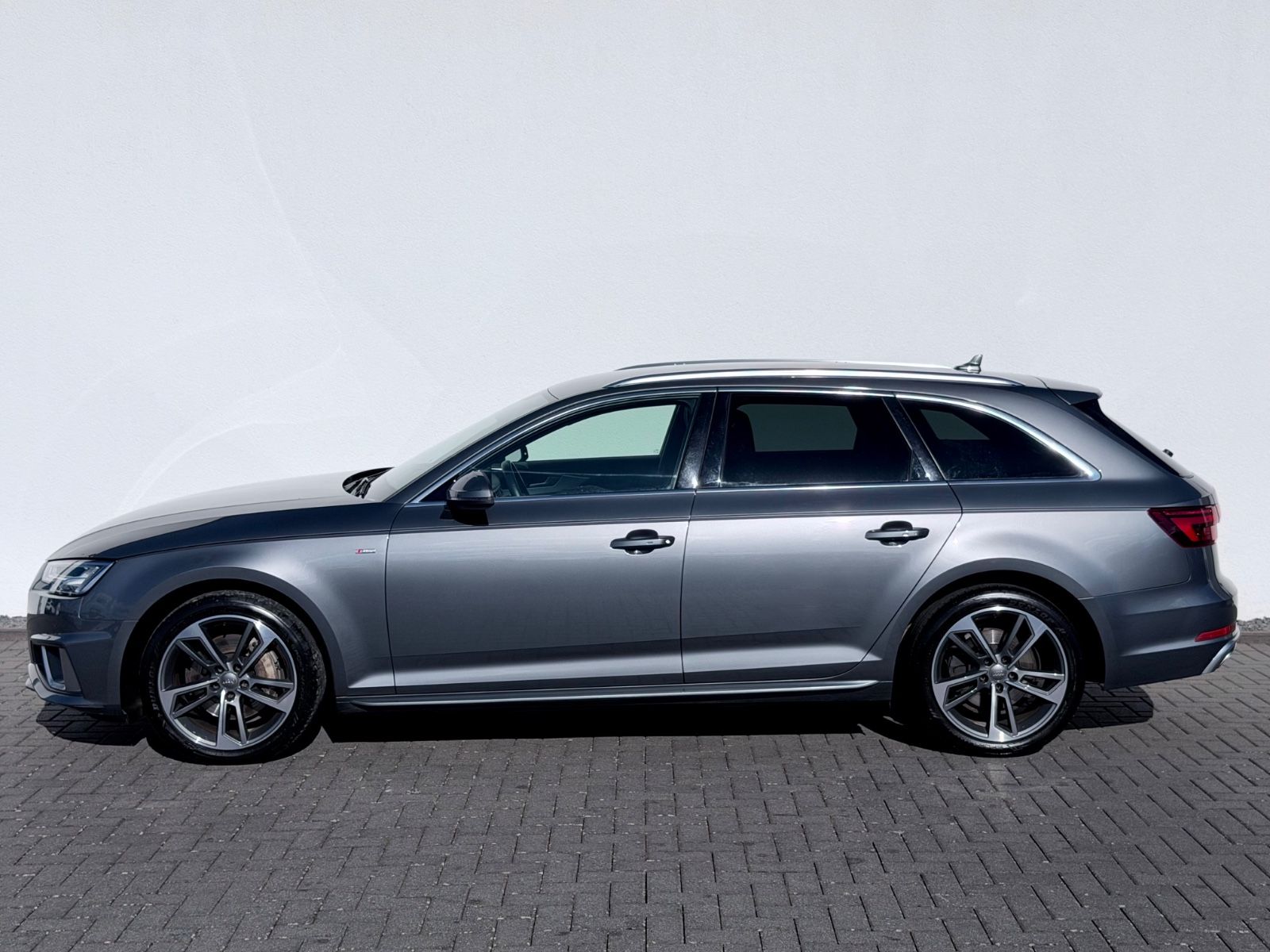Audi A4 Avant 40 TDI S line /NAVI/LED/1.HAND/GARANTIE - Bild 8 Audi A4 Avant 40 TDI S line /NAVI/LED/1.HAND/GARANTIE in Monsungrau Metallic als Kombi - Fahrzeugfoto 8