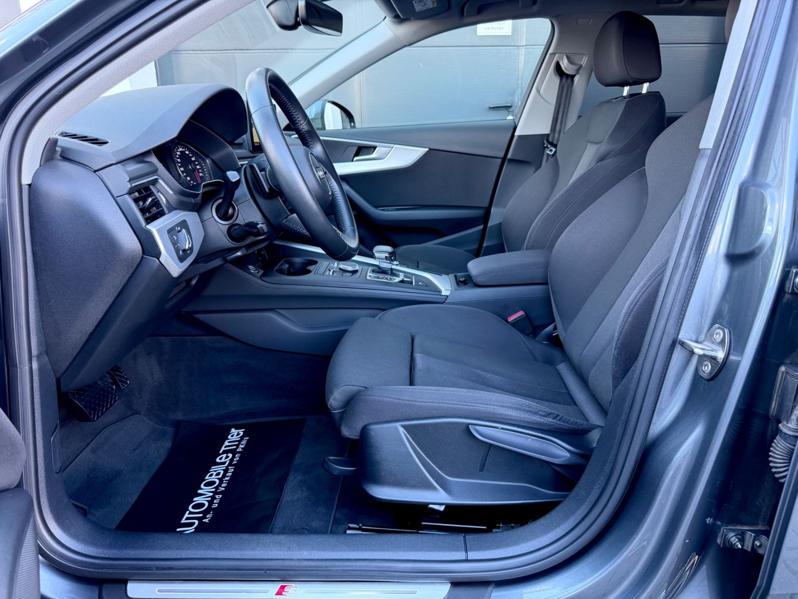 Audi A4 Avant 40 TDI S line /NAVI/LED/1.HAND/GARANTIE - Bild 9 Audi A4 Avant 40 TDI S line /NAVI/LED/1.HAND/GARANTIE in Monsungrau Metallic als Kombi - Fahrzeugfoto 9