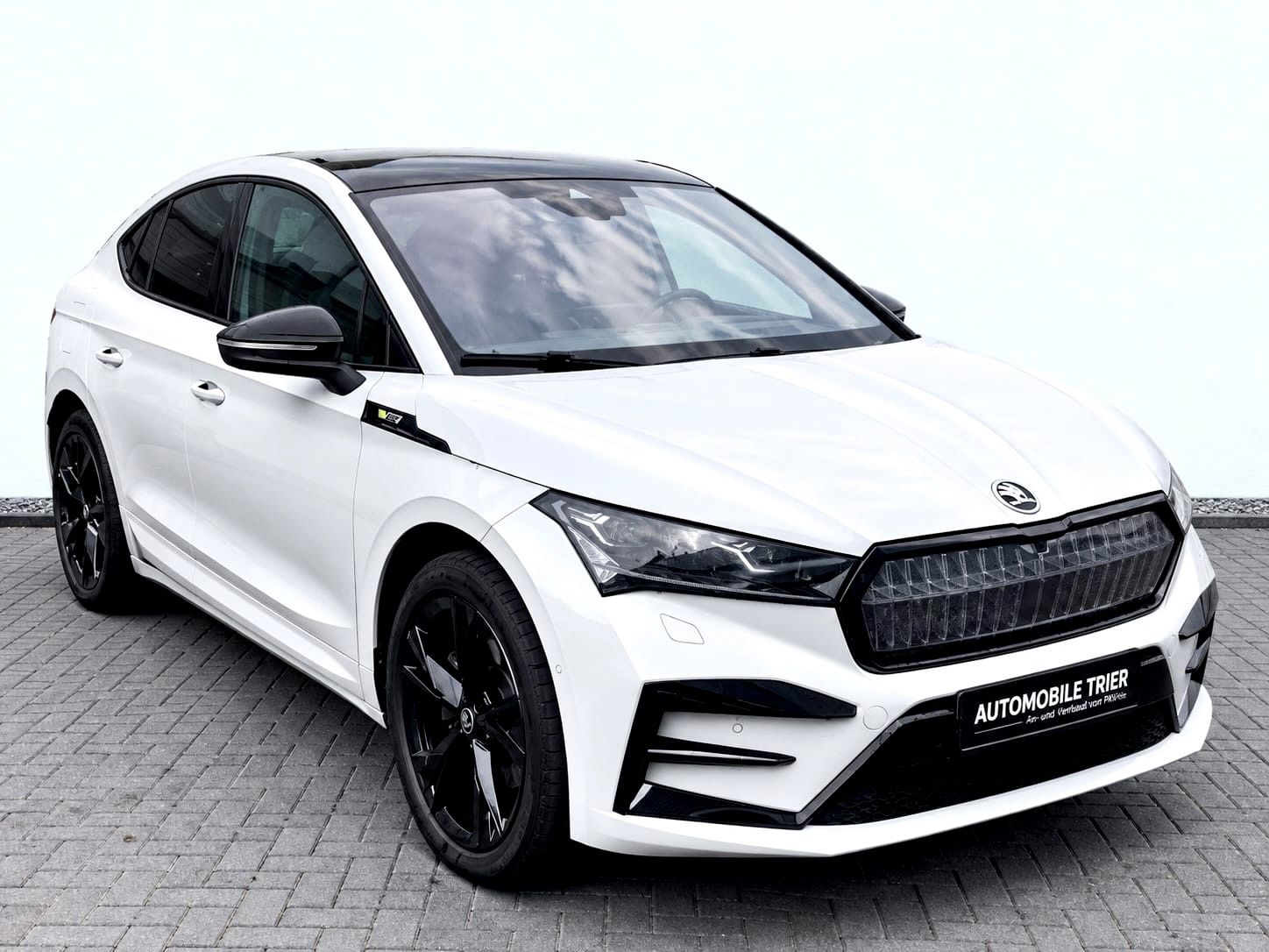 Skoda Enyaq Coupe RS Lounge 4x4 /PANO/LED/ACC/360°CAM/ in Weiß als SUV/Geländewagen/Pickup - Fahrzeugfoto 1