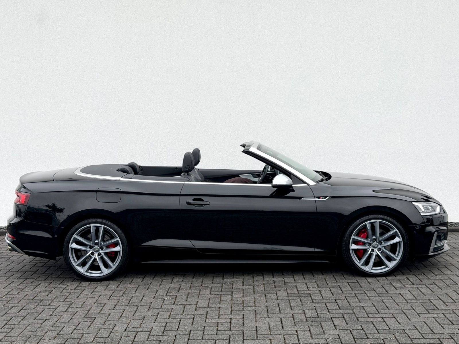Audi S5 Cabrio 3.0 TFSI quattro /HUD/ACC/B&O/360°CAM - Bild 4 Audi S5 Cabrio 3.0 TFSI quattro /HUD/ACC/B&O/360°CAM in MYTHOSSCHWARZ als Cabrio/Roadster - Fahrzeugfoto 4