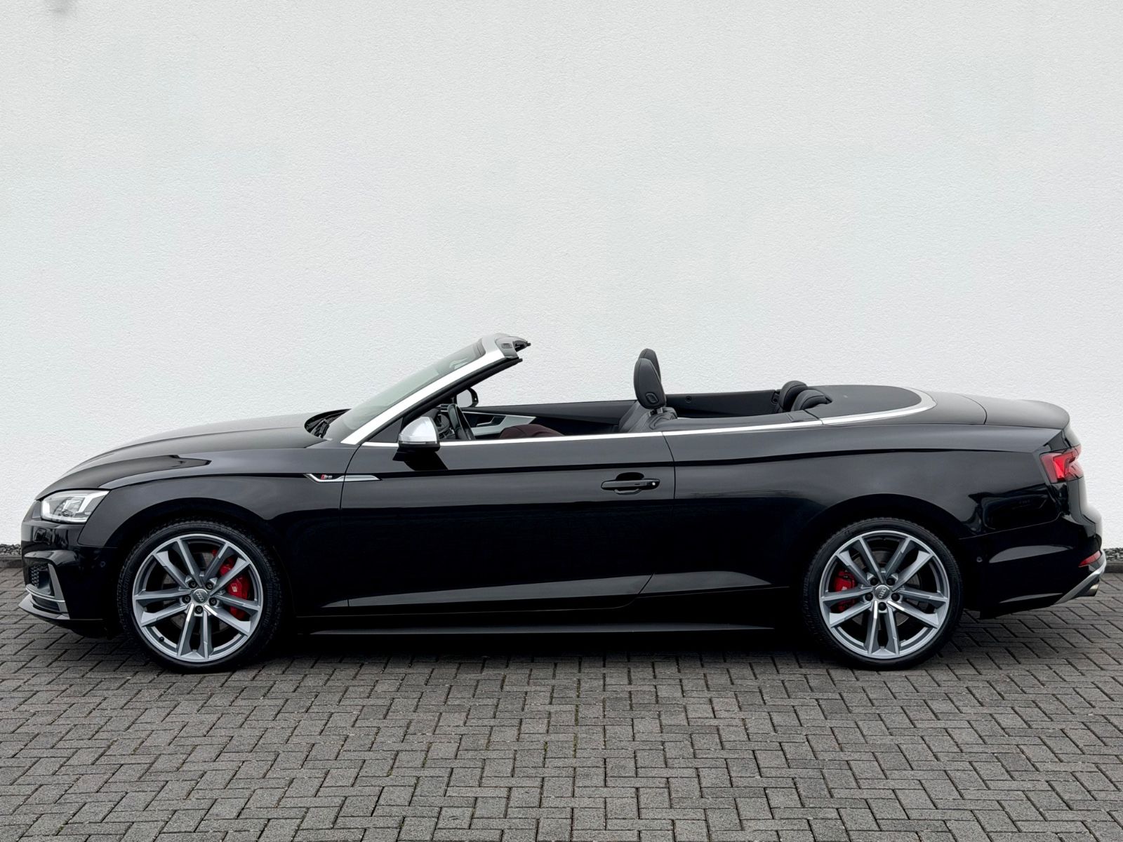 Audi S5 Cabrio 3.0 TFSI quattro /HUD/ACC/B&O/360°CAM - Bild 8 Audi S5 Cabrio 3.0 TFSI quattro /HUD/ACC/B&O/360°CAM in MYTHOSSCHWARZ als Cabrio/Roadster - Fahrzeugfoto 8