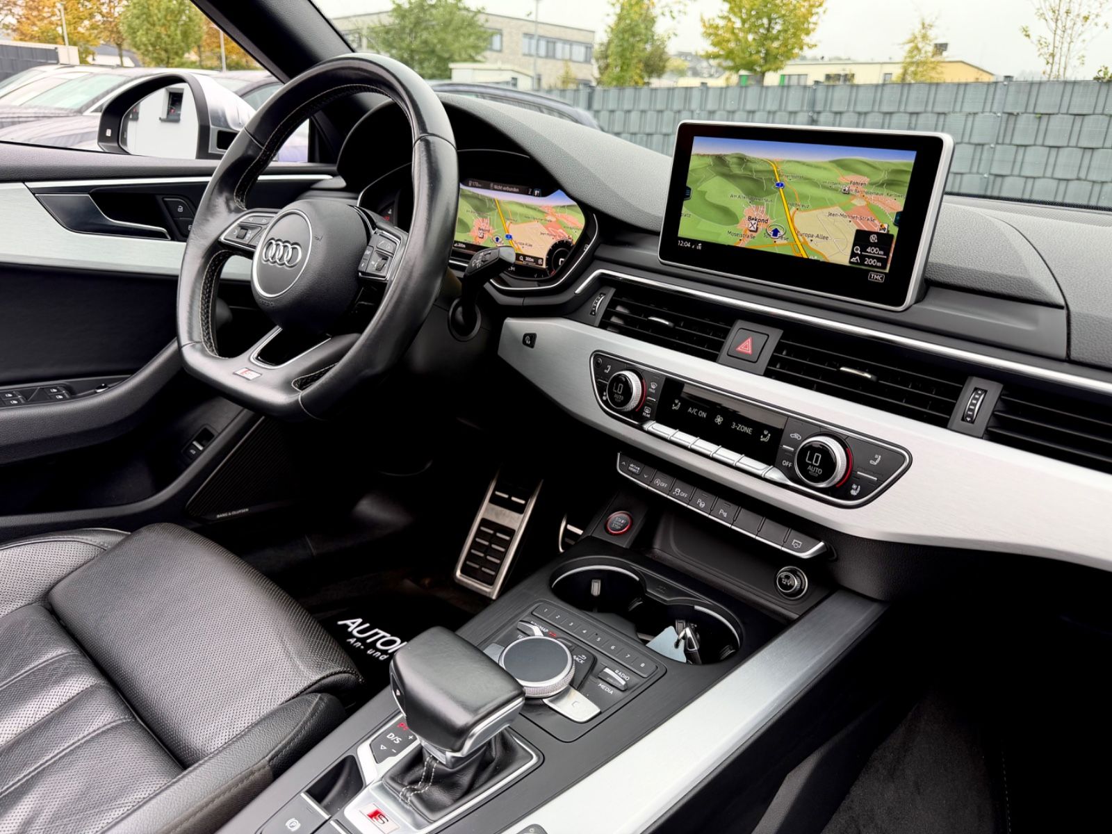 Audi S5 Cabrio 3.0 TFSI quattro /HUD/ACC/B&O/360°CAM - Bild 10 Audi S5 Cabrio 3.0 TFSI quattro /HUD/ACC/B&O/360°CAM in MYTHOSSCHWARZ als Cabrio/Roadster - Fahrzeugfoto 10