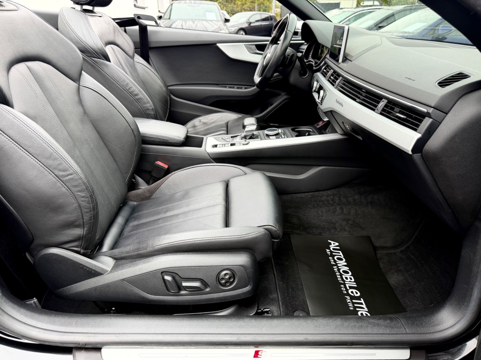 Audi S5 Cabrio 3.0 TFSI quattro /HUD/ACC/B&O/360°CAM - Bild 11 Audi S5 Cabrio 3.0 TFSI quattro /HUD/ACC/B&O/360°CAM in MYTHOSSCHWARZ als Cabrio/Roadster - Fahrzeugfoto 11